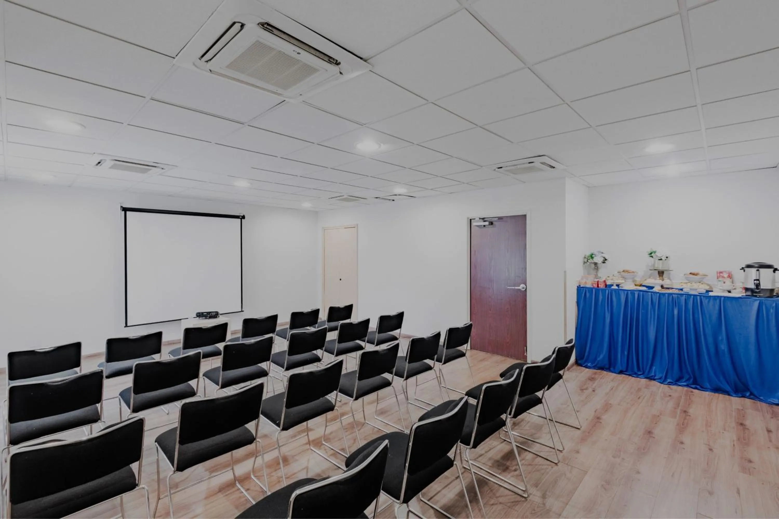 Meeting/conference room in City Express by Marriott Minatitlán
