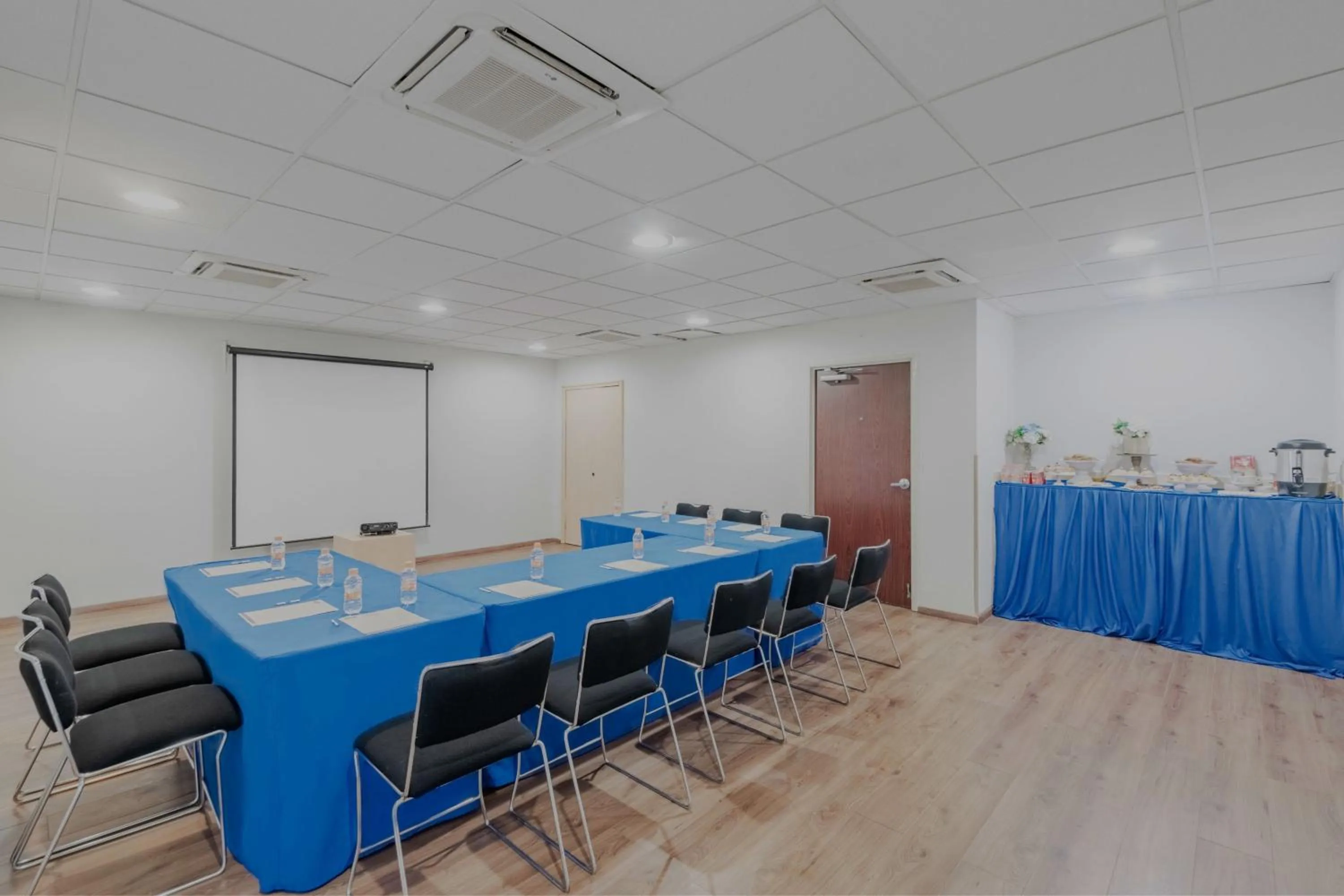 Meeting/conference room in City Express by Marriott Minatitlán