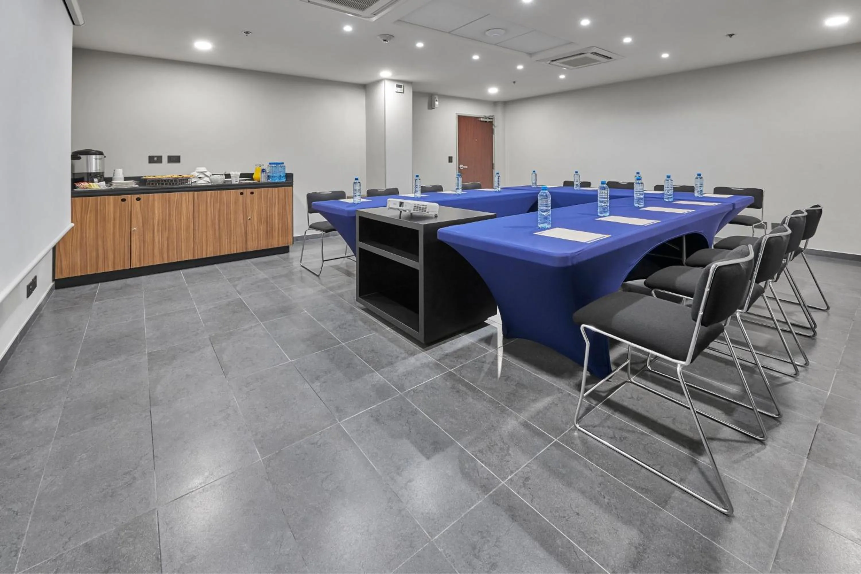 Meeting/conference room in City Express by Marriott Monterrey Aeropuerto