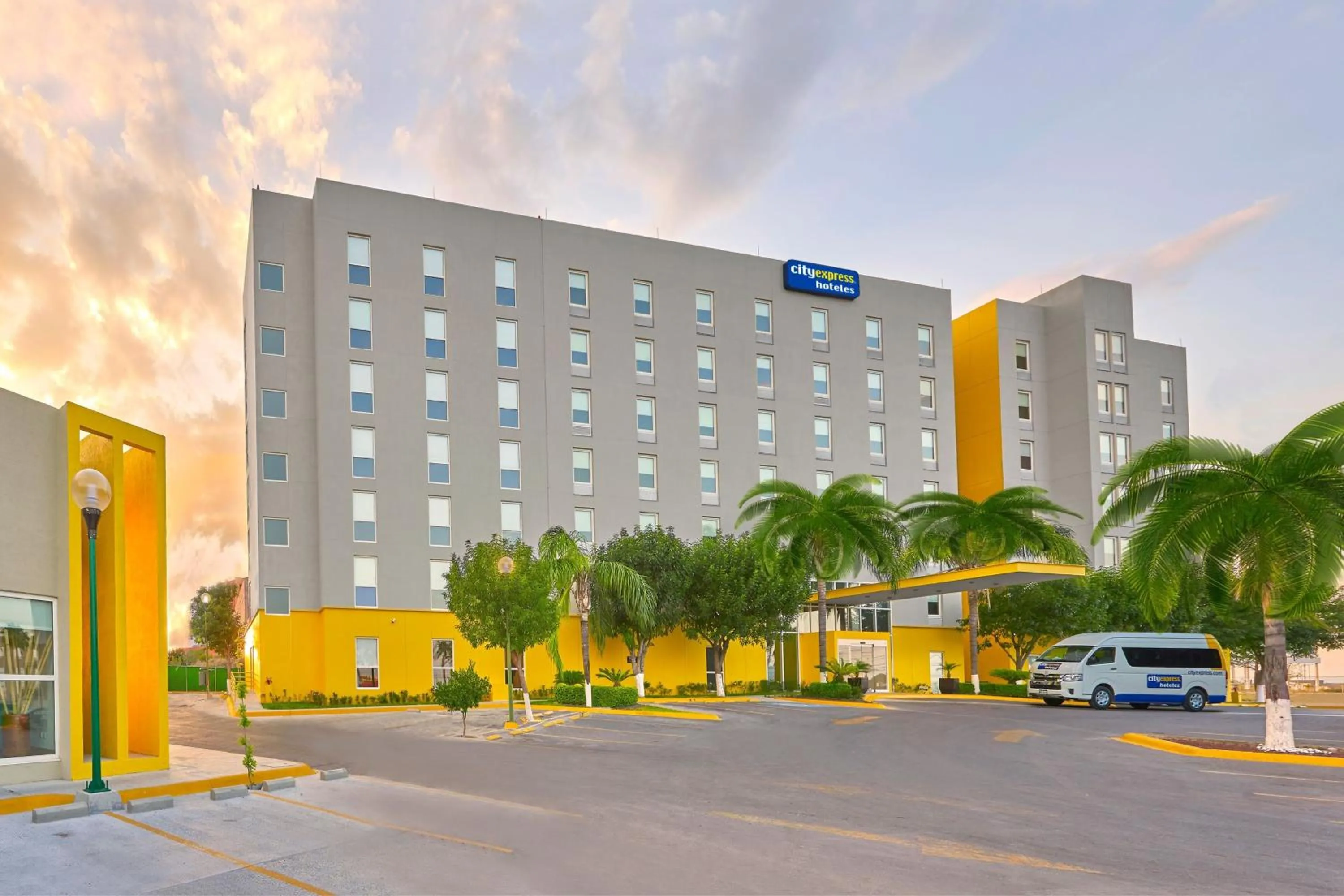 Property building in City Express by Marriott Monterrey Aeropuerto