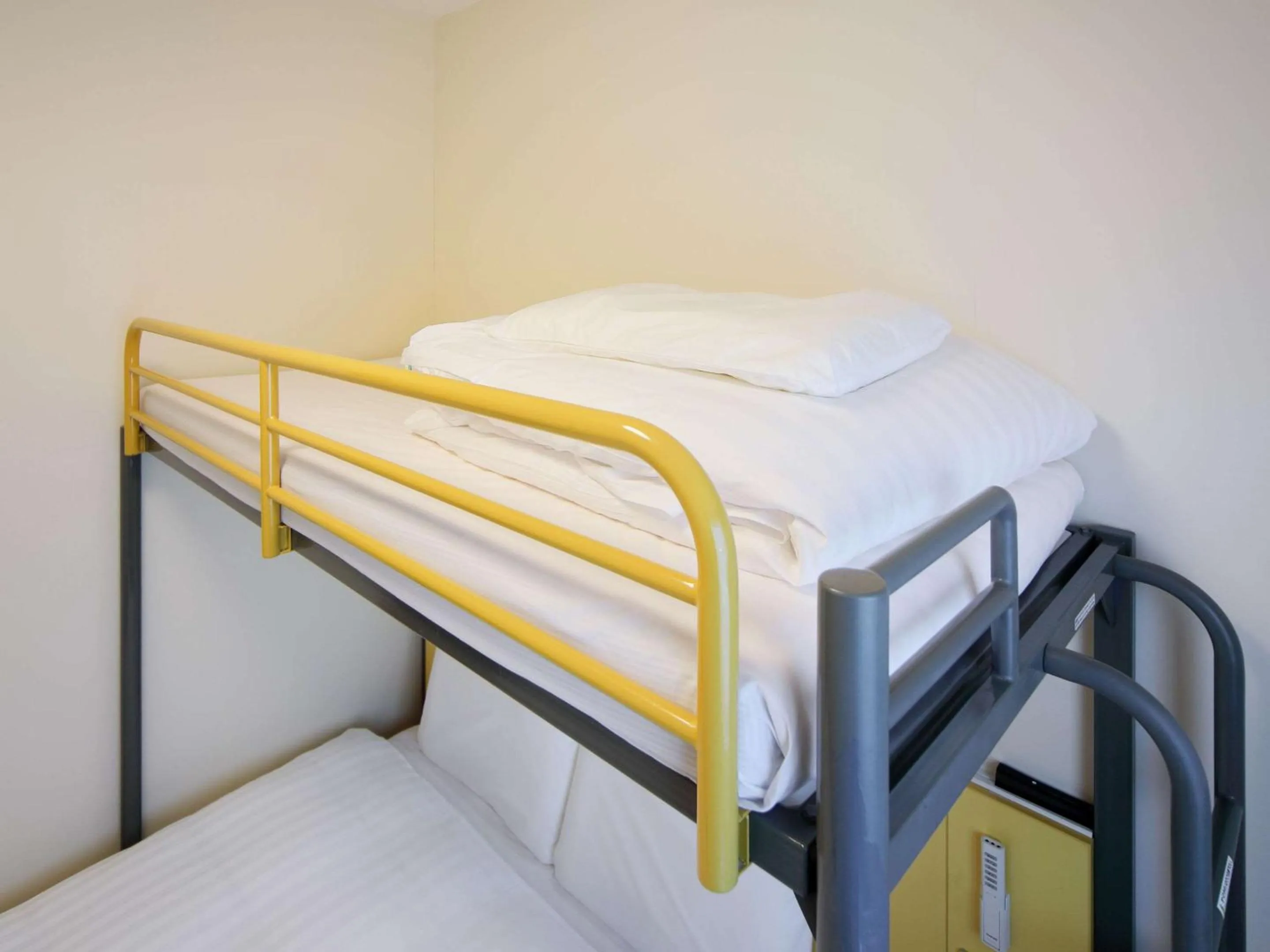 Bedroom, Bed in Comfort Inn Kumamoto Miyukifueda