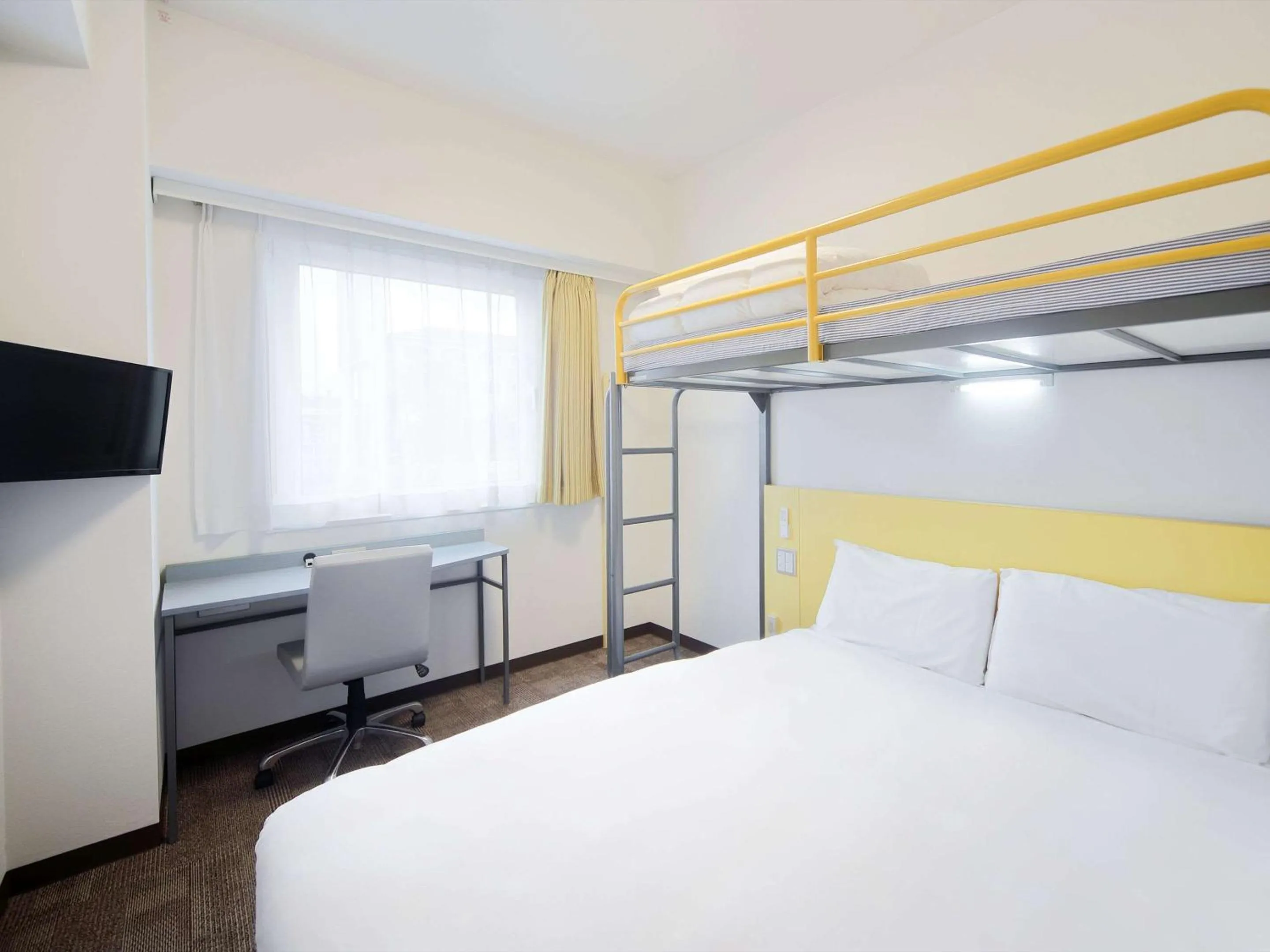 Bedroom, Bed in Comfort Inn Tosu