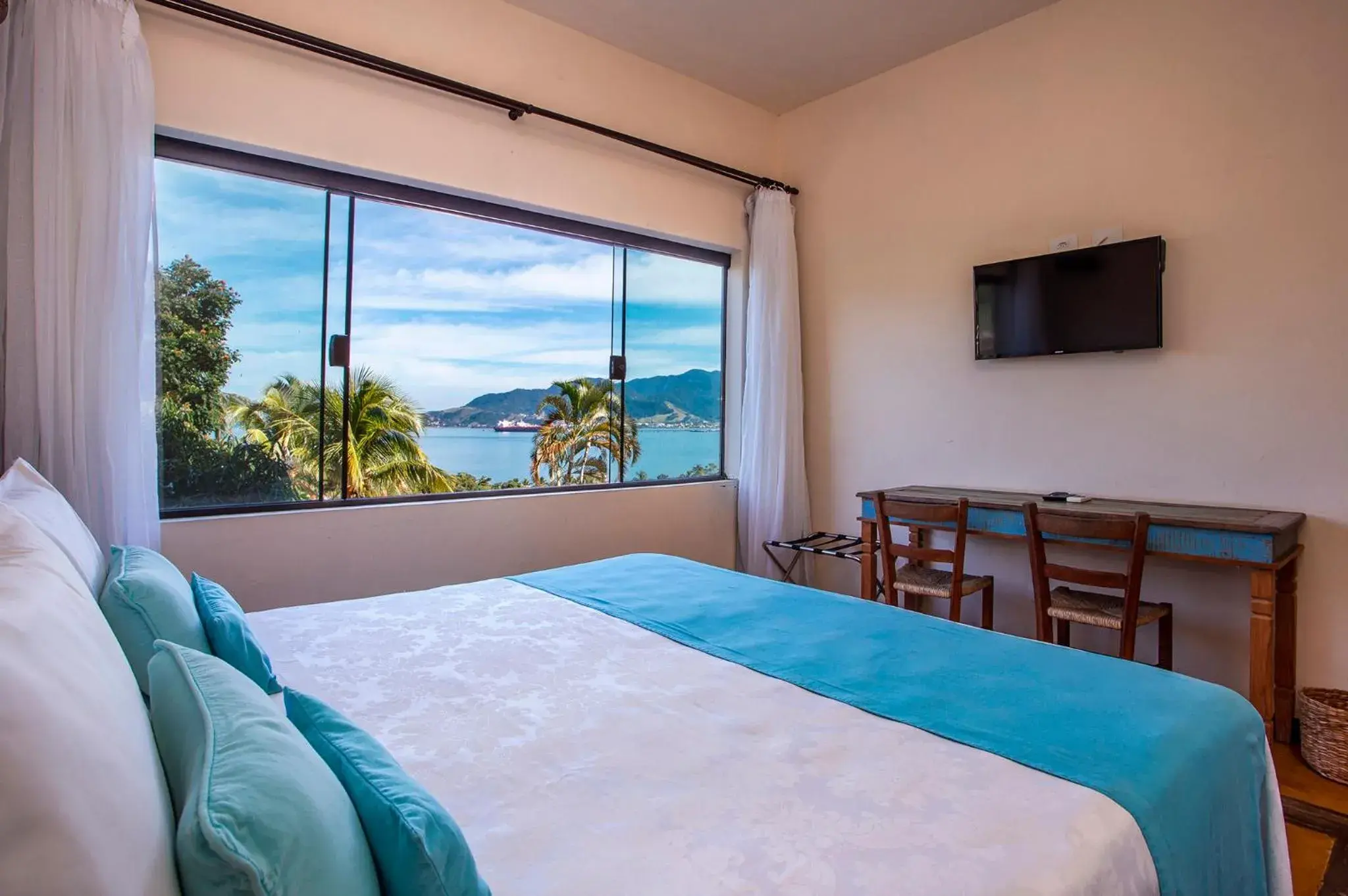 Double or Twin Room with Partial Sea View in Pousada Altamira Double or Twin Room with Partial Sea View in Pousada Altamira