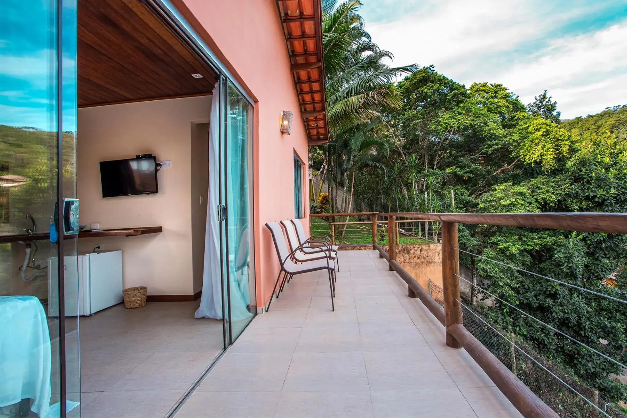 Triple Room with Mountain View in Pousada Altamira Triple Room with Mountain View in Pousada Altamira