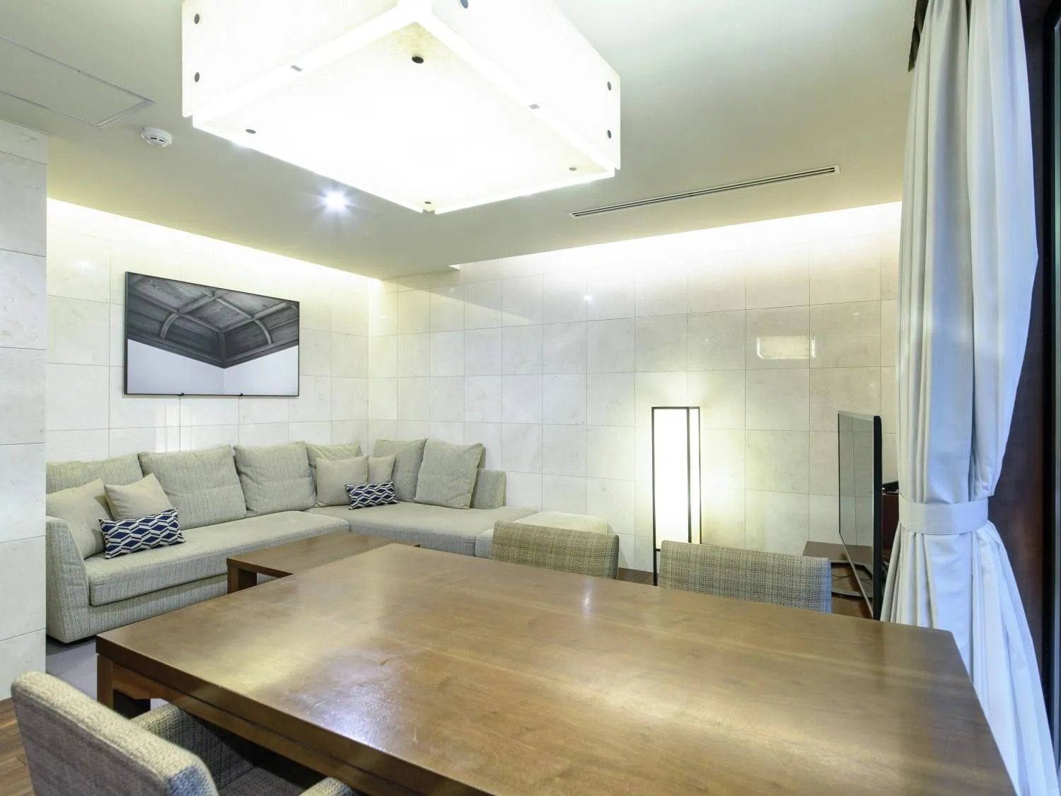 Seating area in Hakone Suishoen