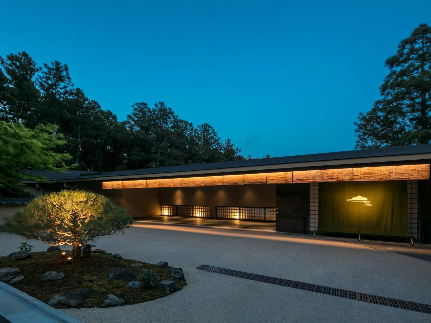 Facade/entrance in Hakone Suishoen