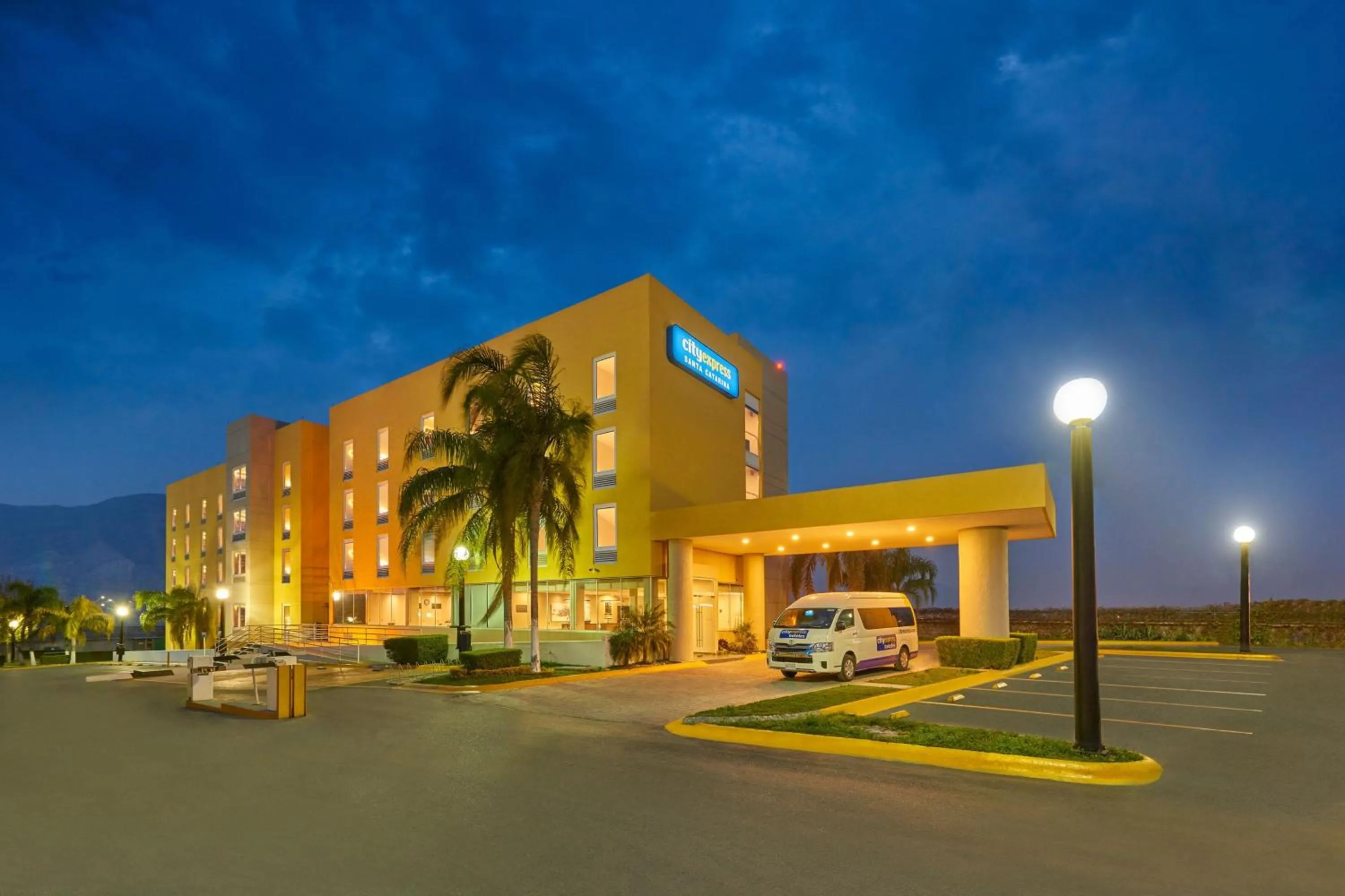 Property building in City Express by Marriott Monterrey Santa Catarina