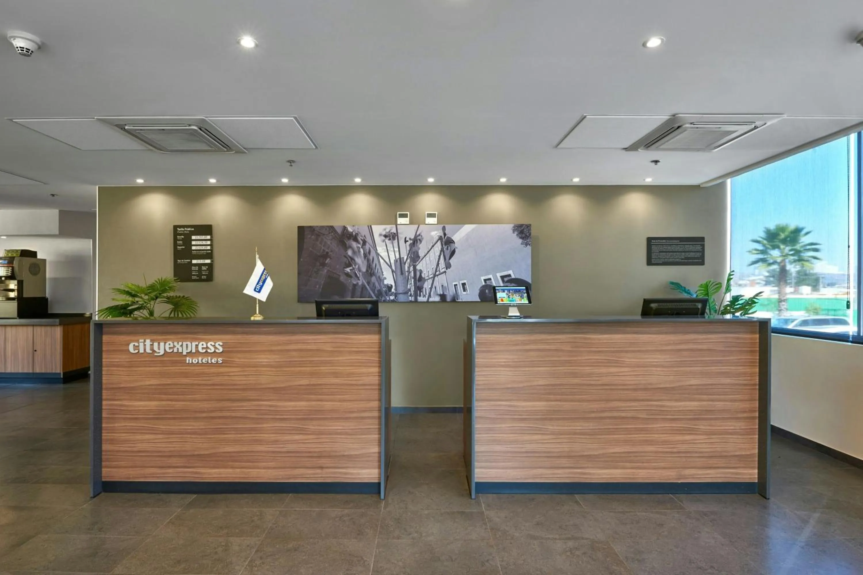 Lobby or reception in City Express by Marriott Monterrey Santa Catarina