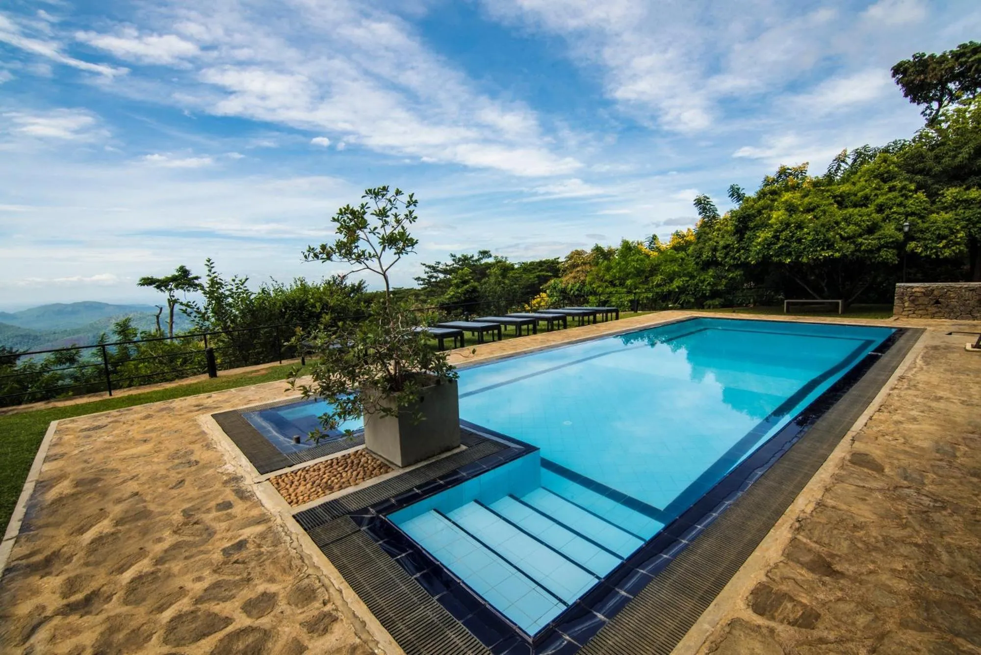 Swimming pool in Melheim Resort and Spa