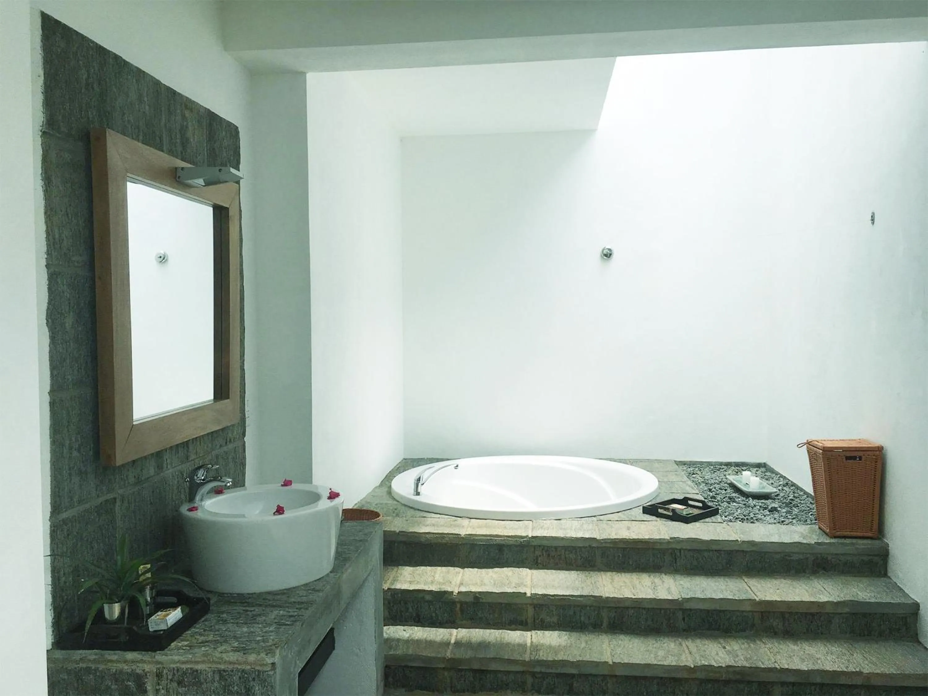 Bath in Buckingham Place