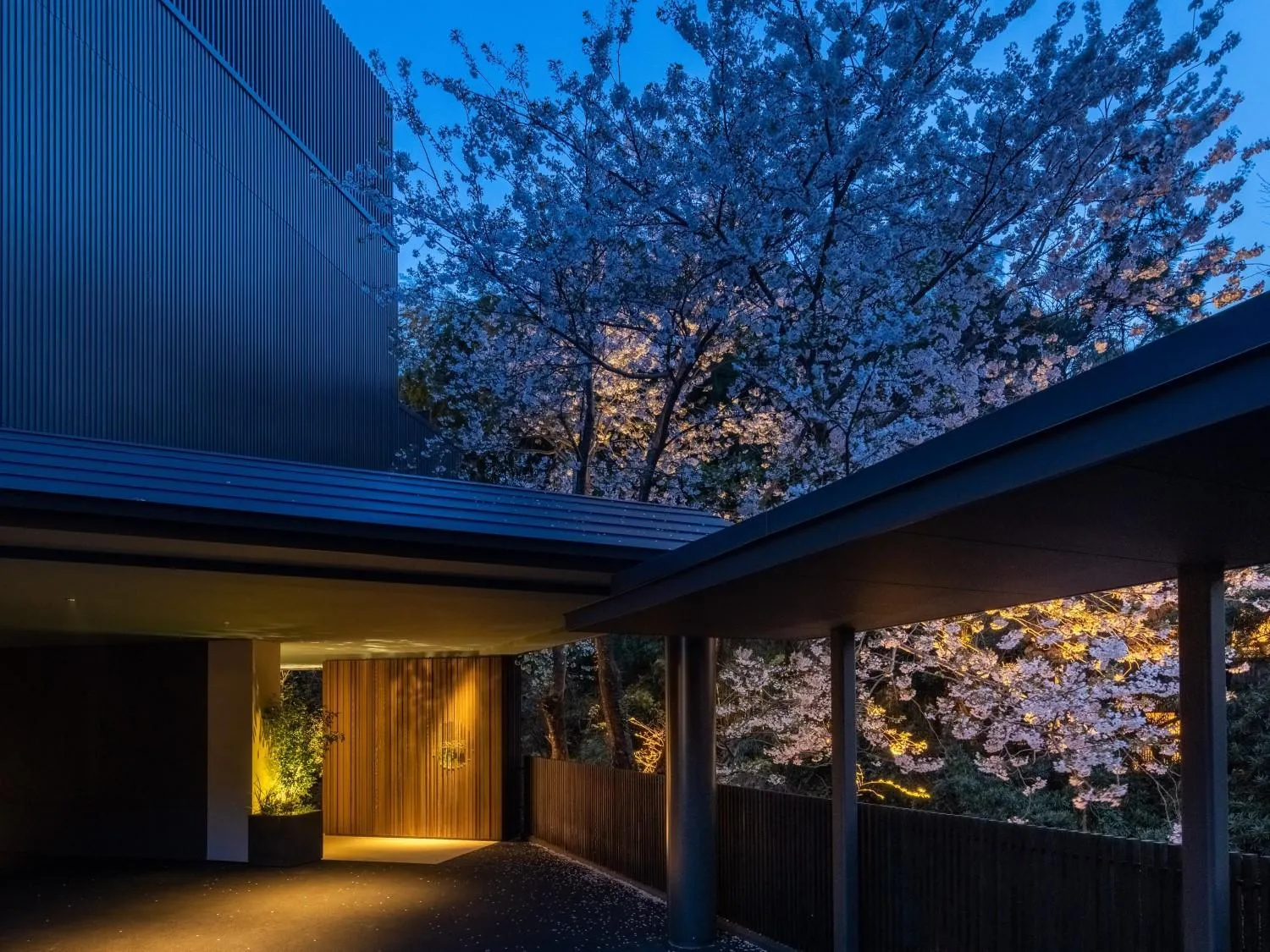 Property building in Fufu Atami