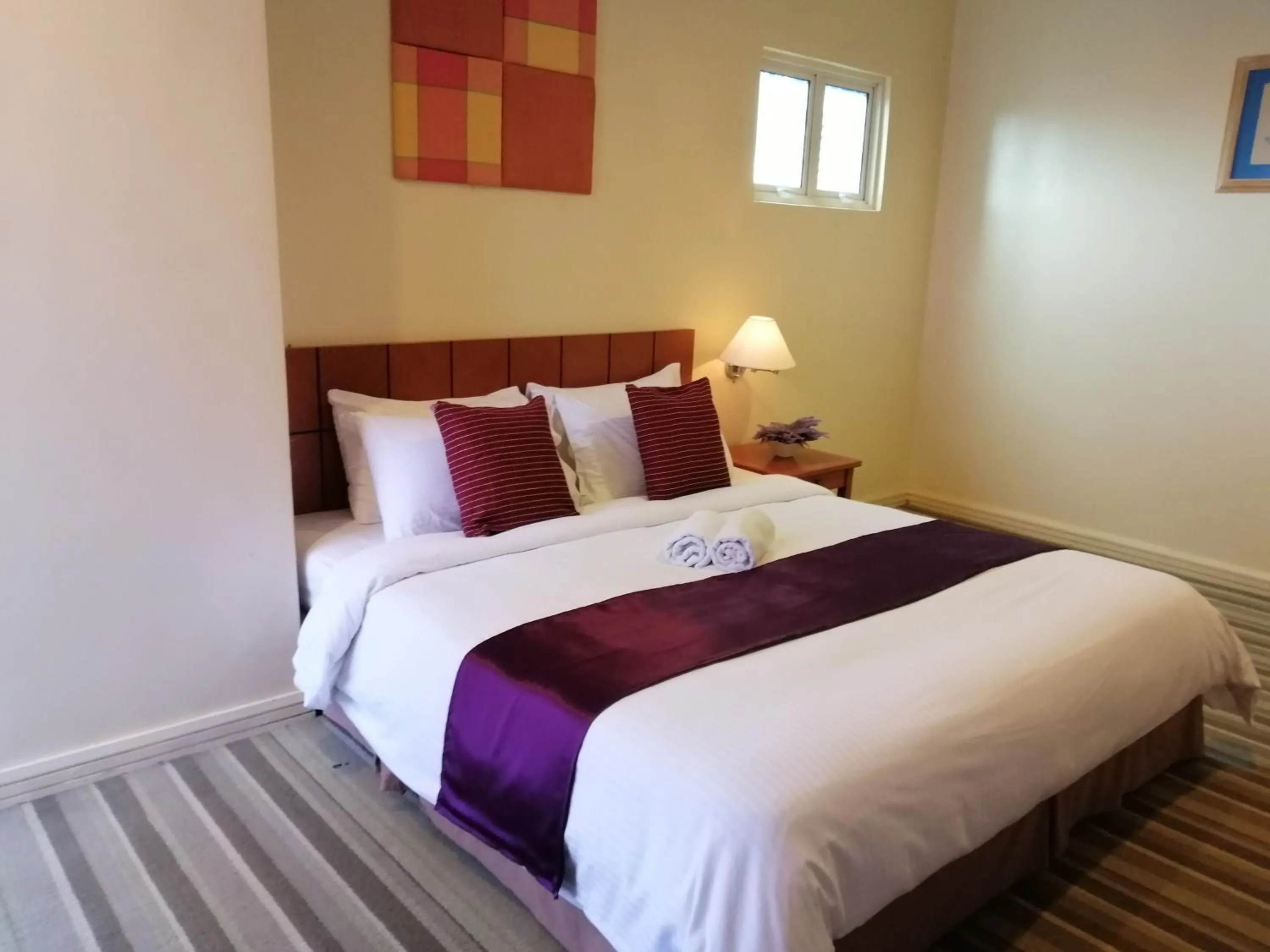 Bed in StayInn Gateway Hotel Apartment