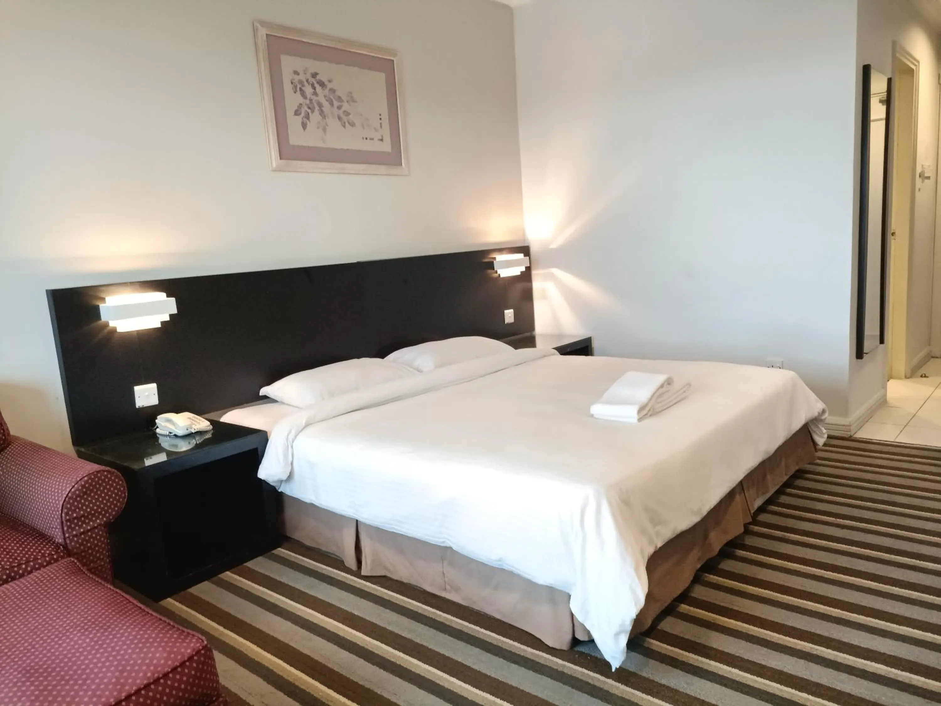 Bed in StayInn Gateway Hotel Apartment