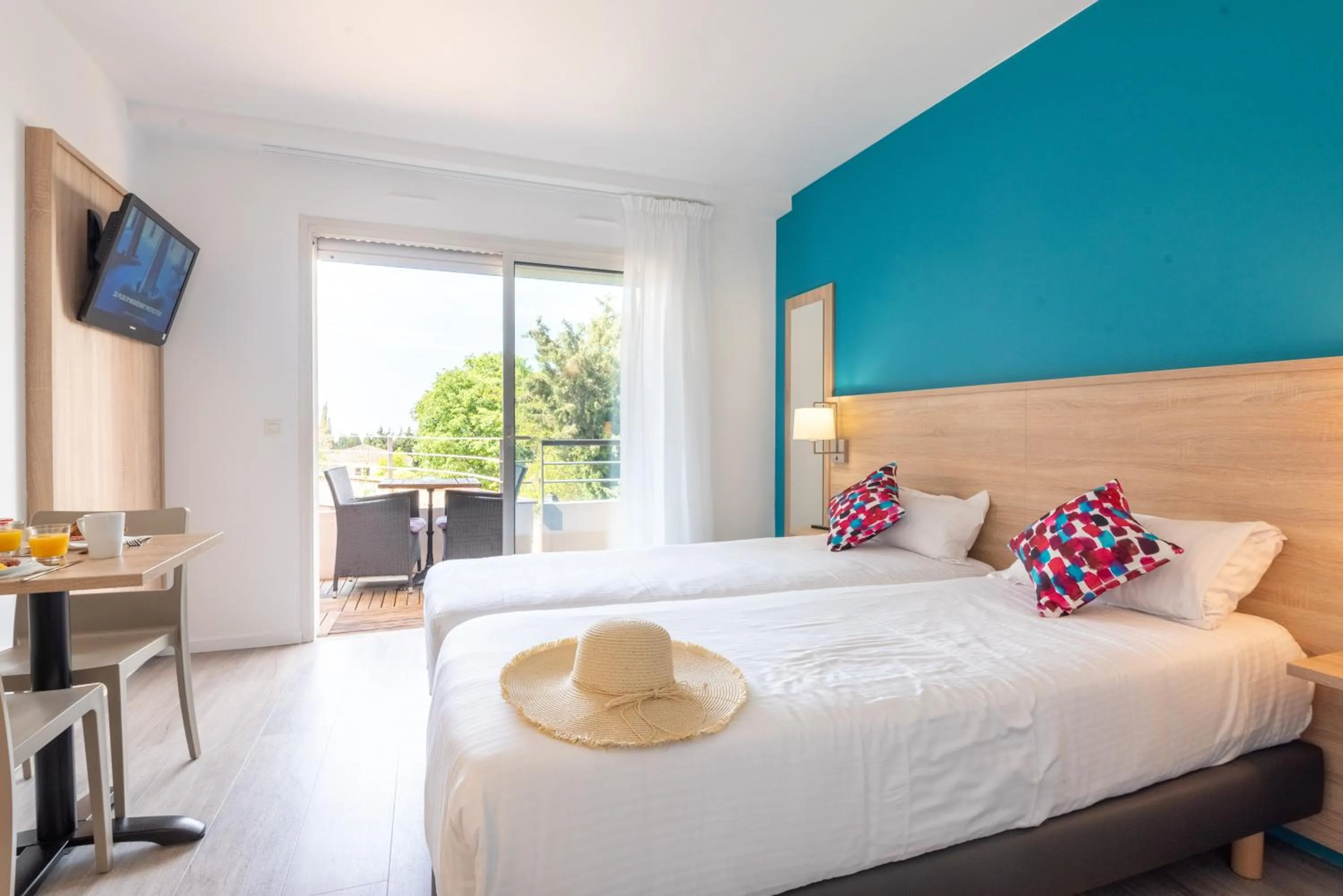 Photo of the whole room, Bed in Zenitude Hôtel-Résidences Le Cannet