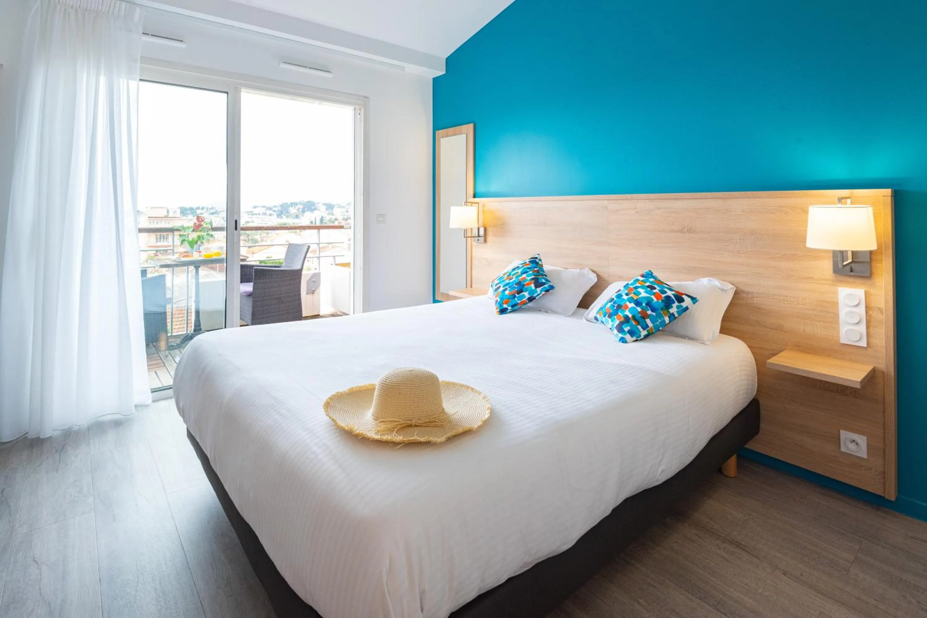 Bed in Zenitude Hôtel-Résidences Le Cannet