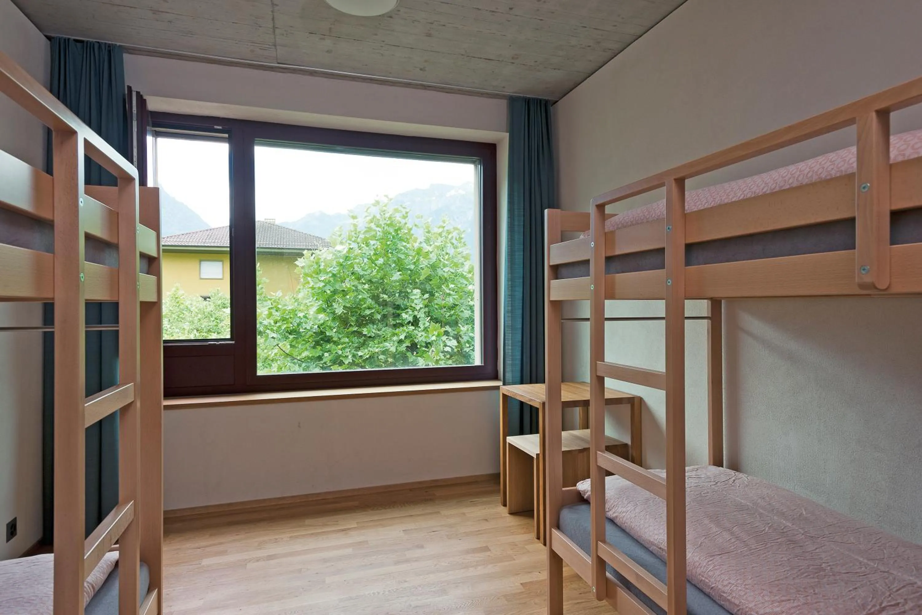 Photo of the whole room, Bed in Interlaken Youth Hostel