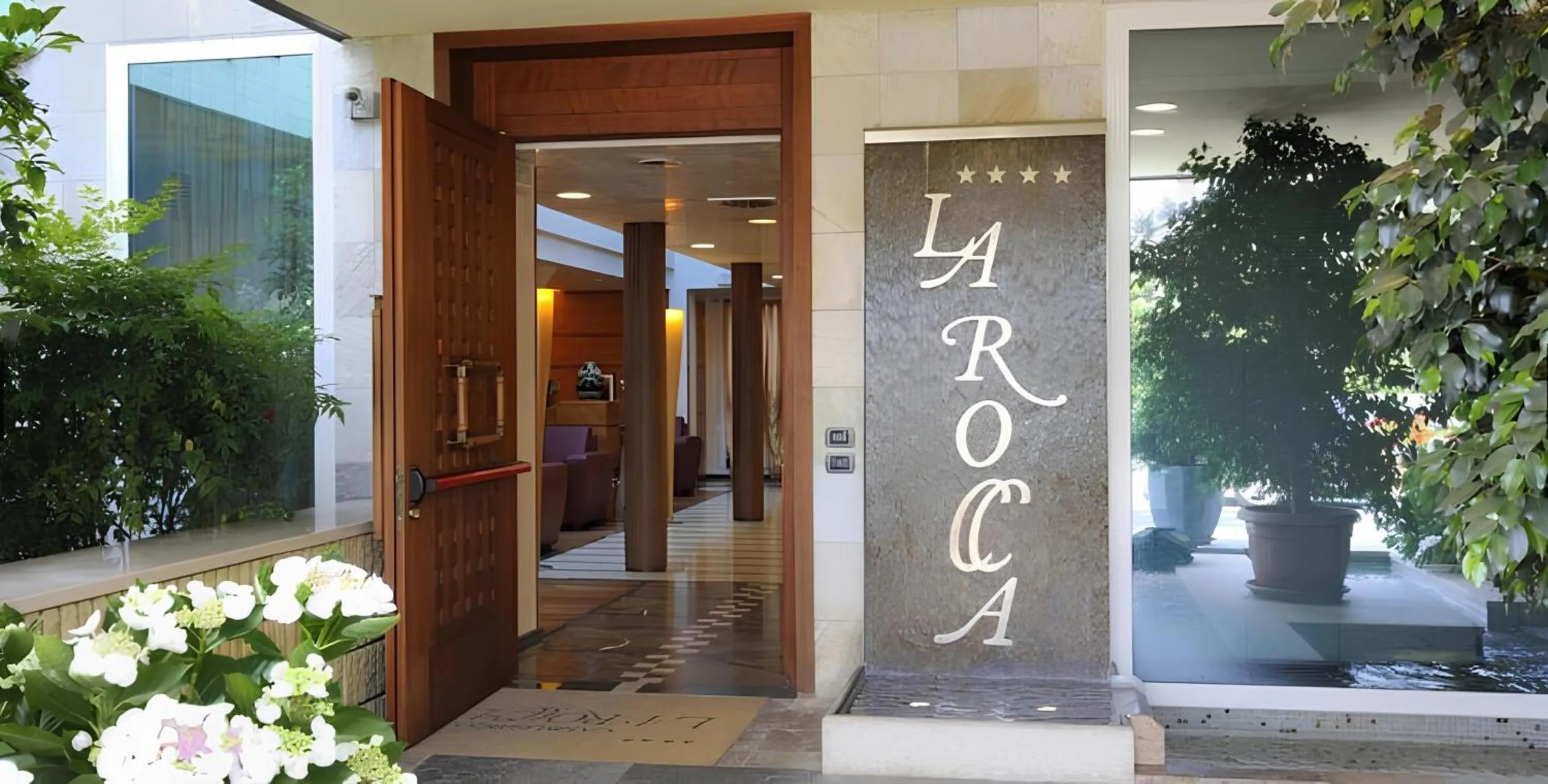 Property building in Casaalbergo La Rocca