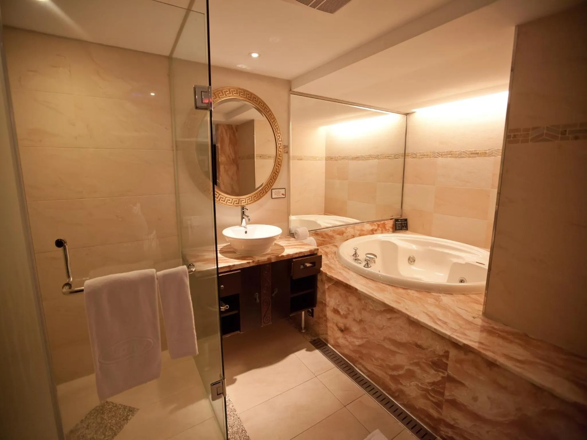 Shower in Taipei Lotty Hotel