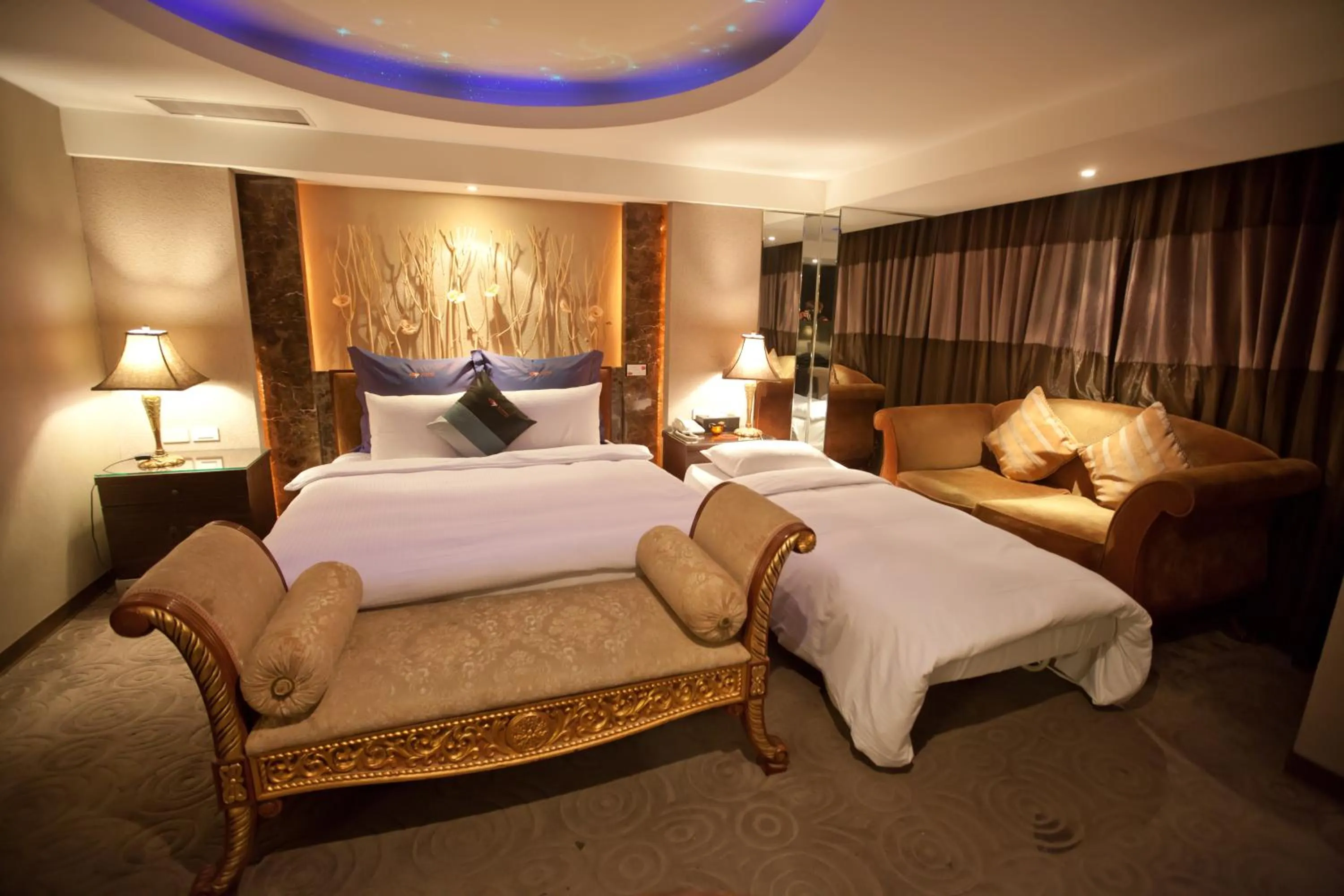 Bed in Taipei Lotty Hotel