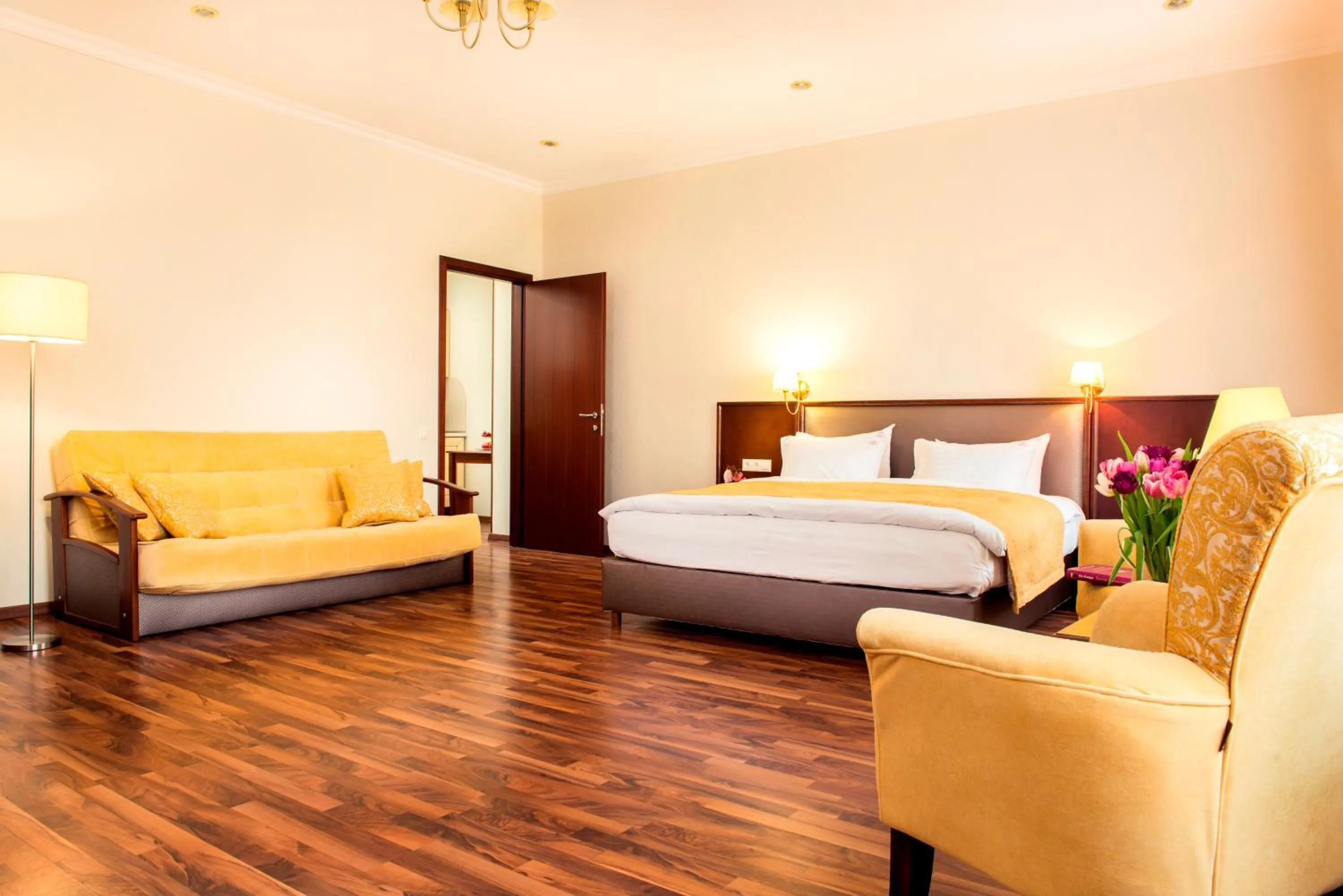 Photo of the whole room, Bed in Greguar Hotel by UHM