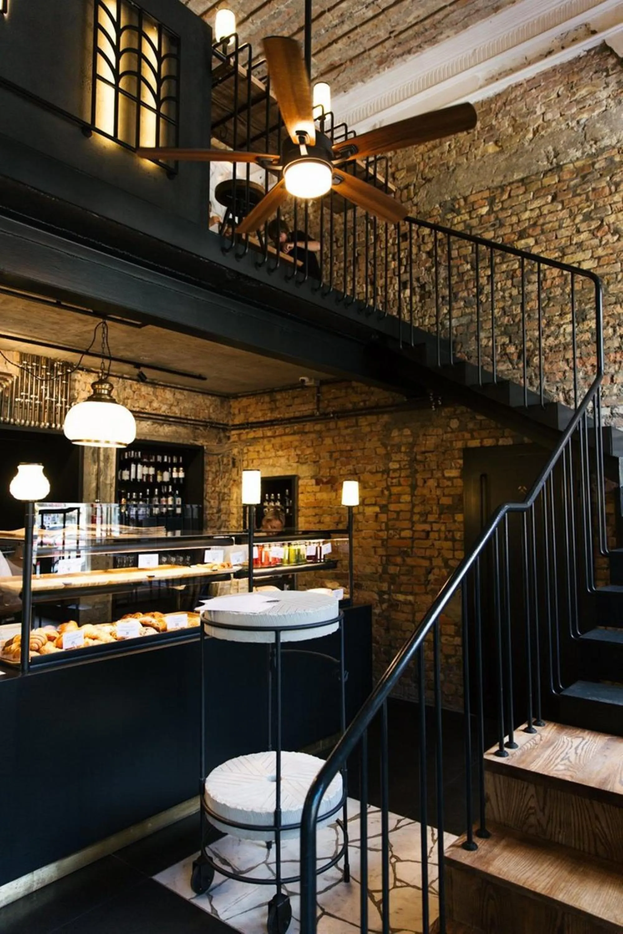 Restaurant/places to eat in Greguar Hotel by UHM