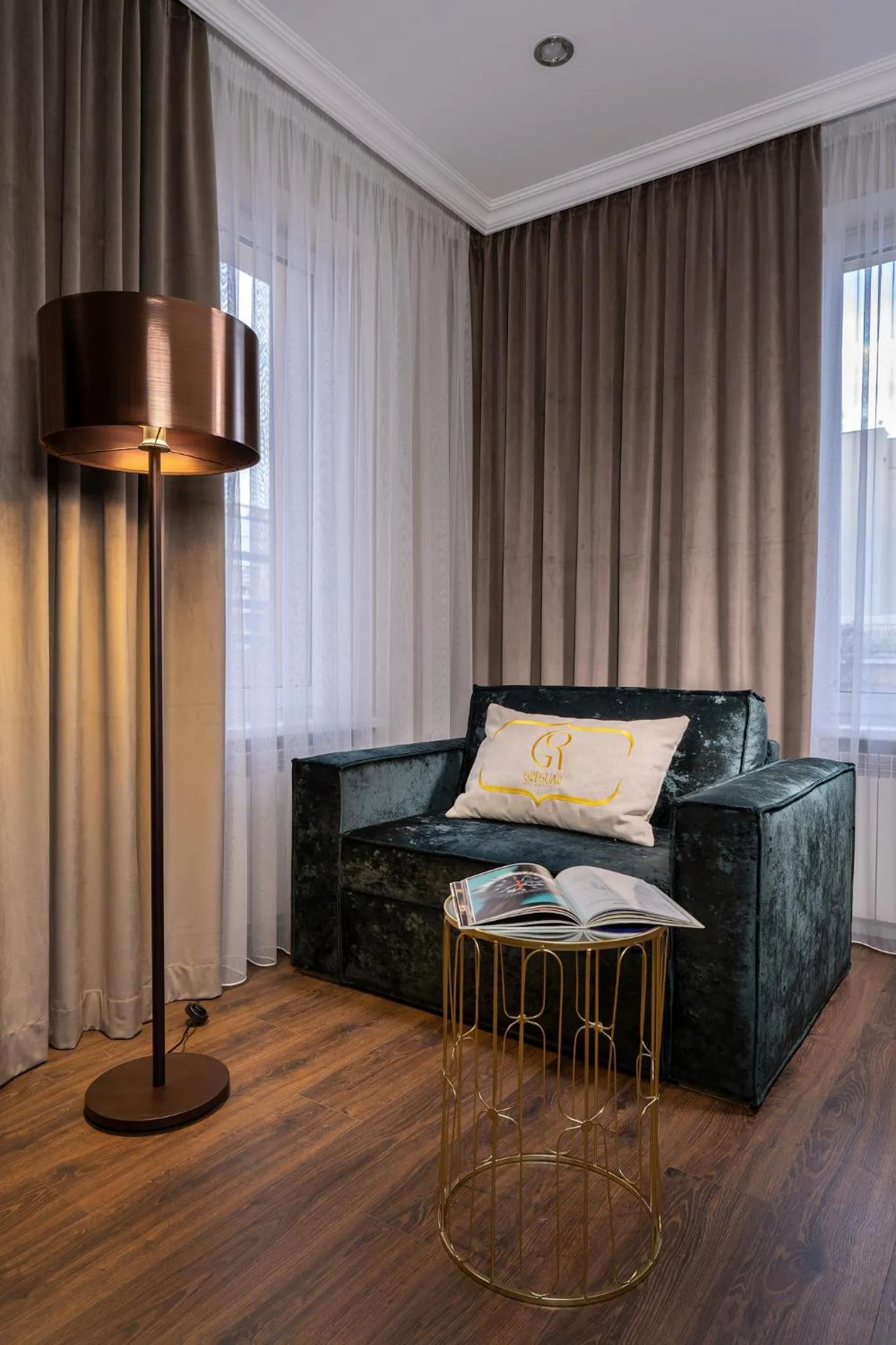 Living room in Greguar Hotel by UHM