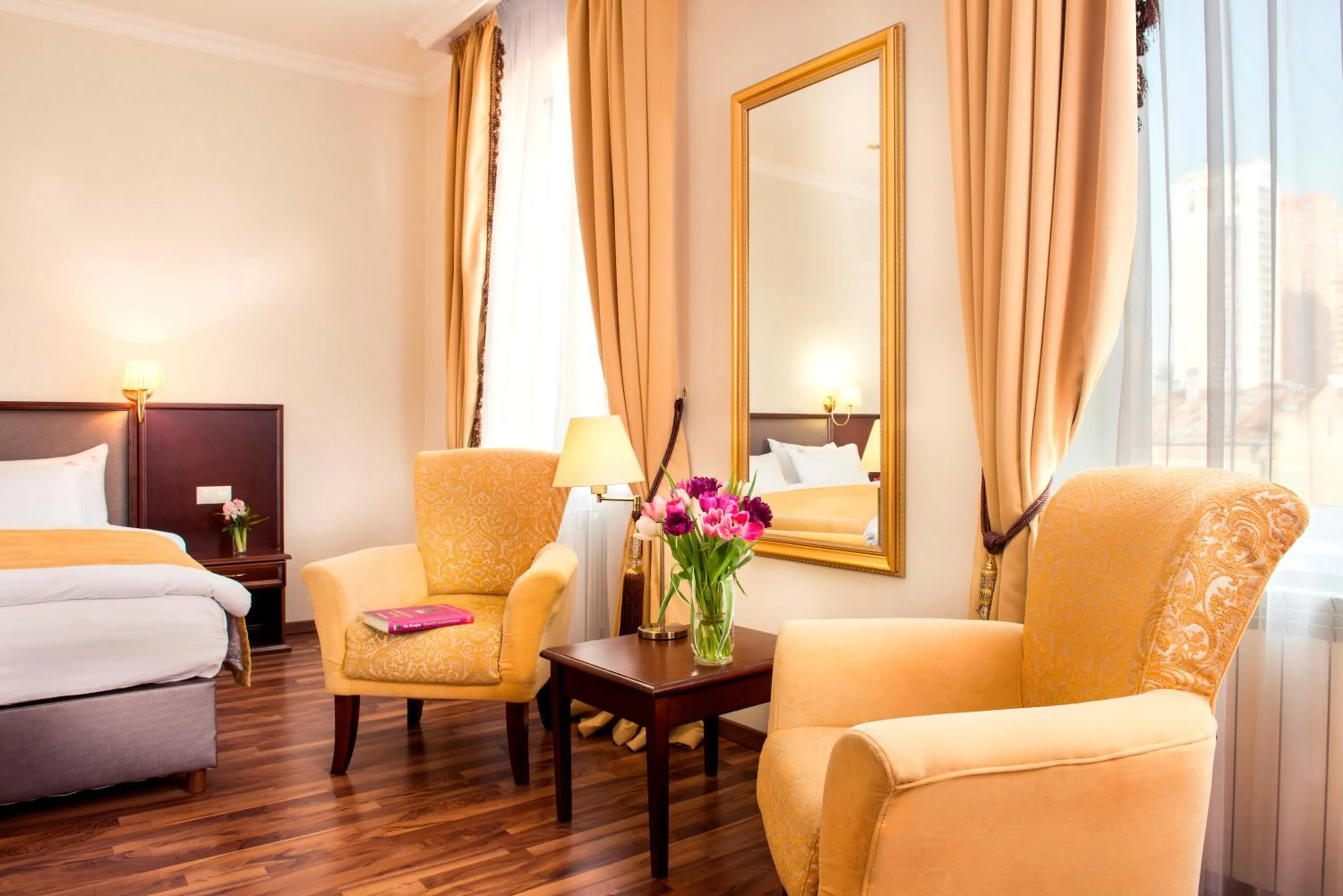 Photo of the whole room, Bed in Greguar Hotel by UHM