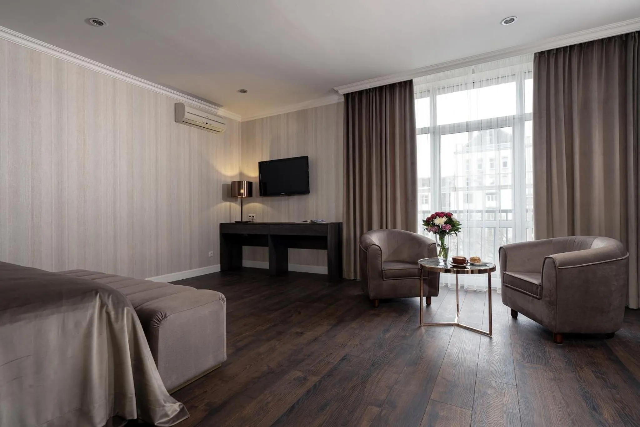 Seating area in Greguar Hotel by UHM