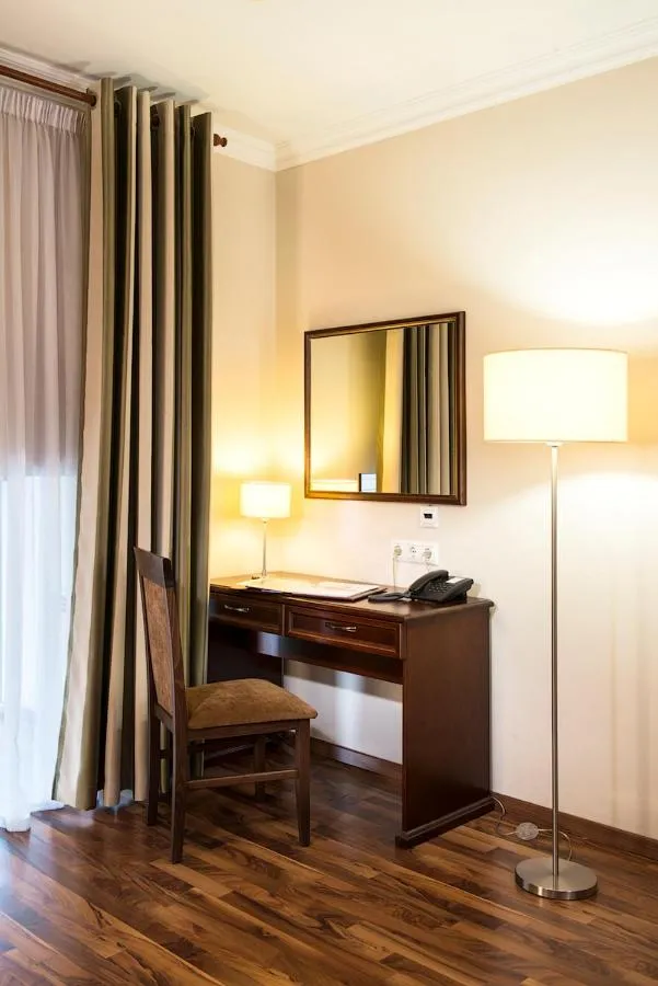 Photo of the whole room in Greguar Hotel by UHM