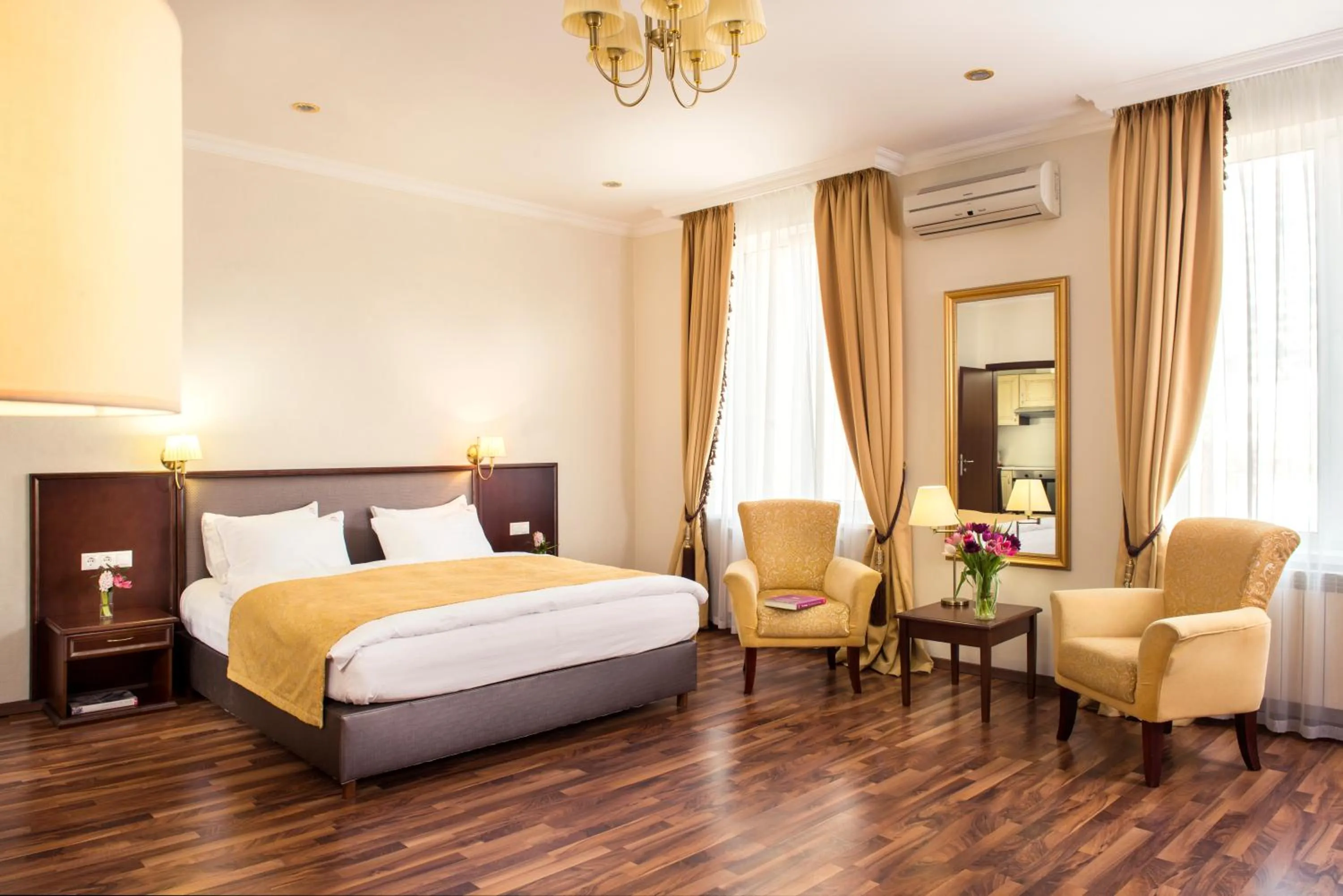 Photo of the whole room, Bed in Greguar Hotel by UHM