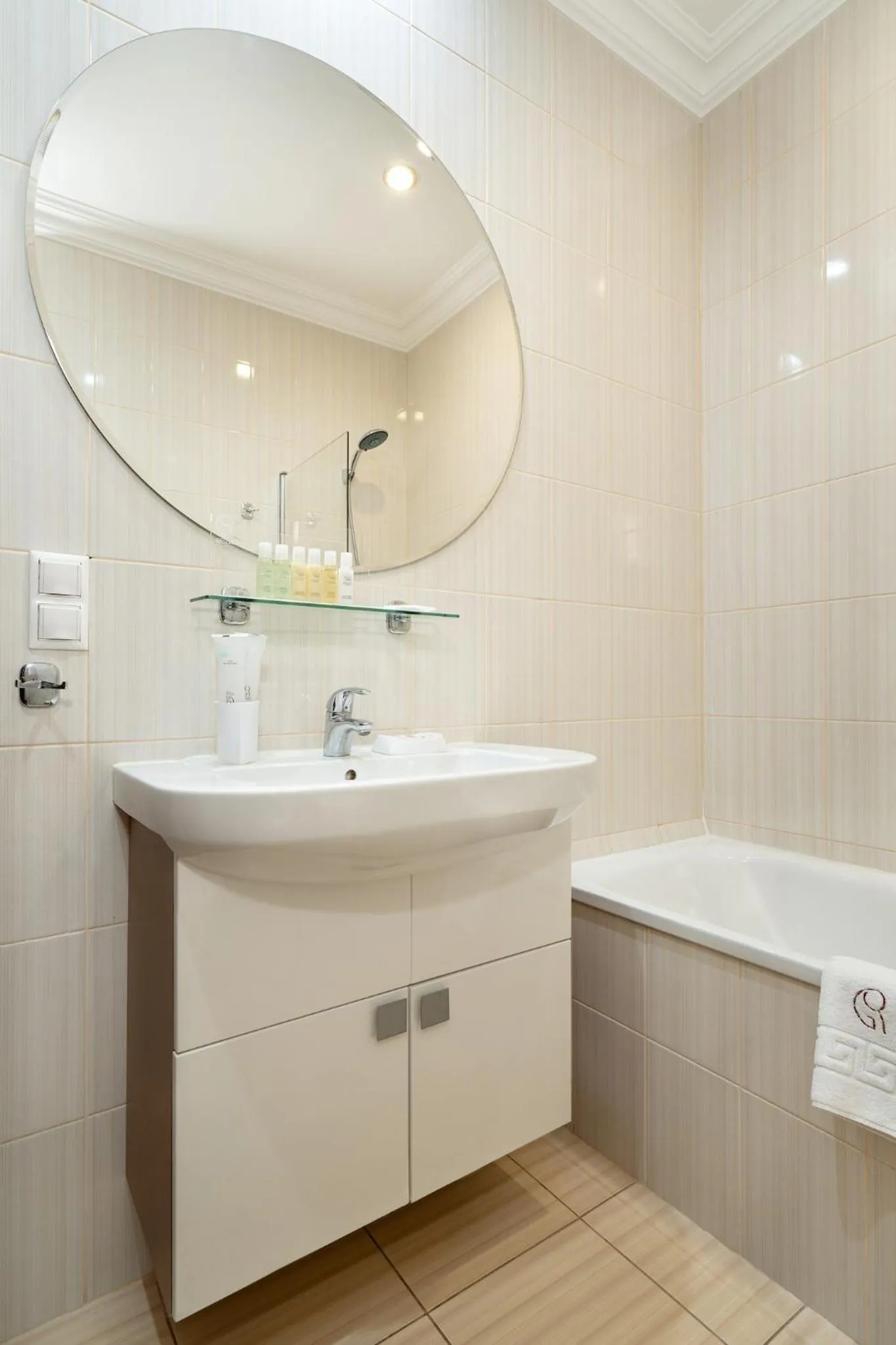 Bathroom in Greguar Hotel by UHM