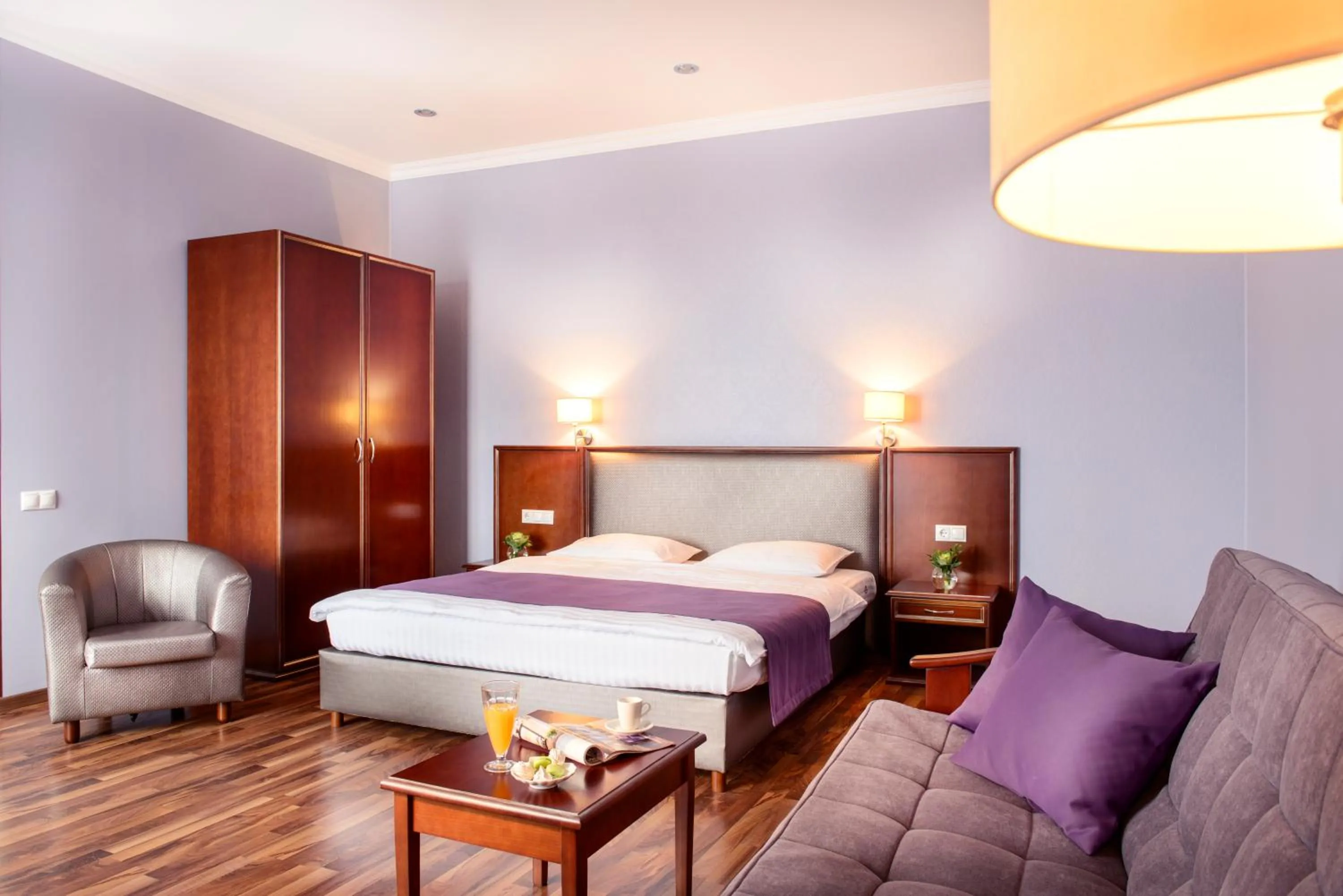 Photo of the whole room, Bed in Greguar Hotel by UHM