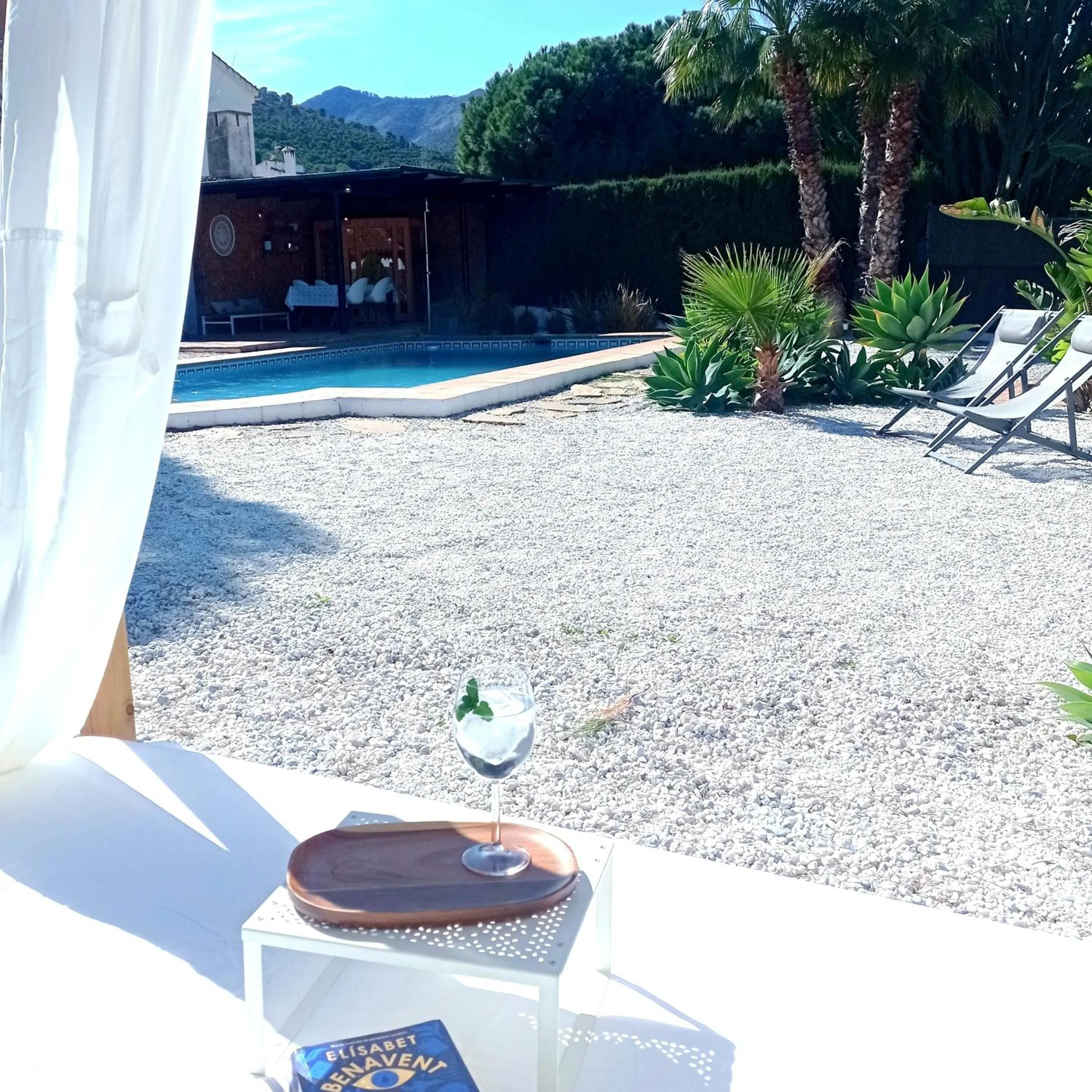 Swimming pool in B&B Villa Pinos Málaga