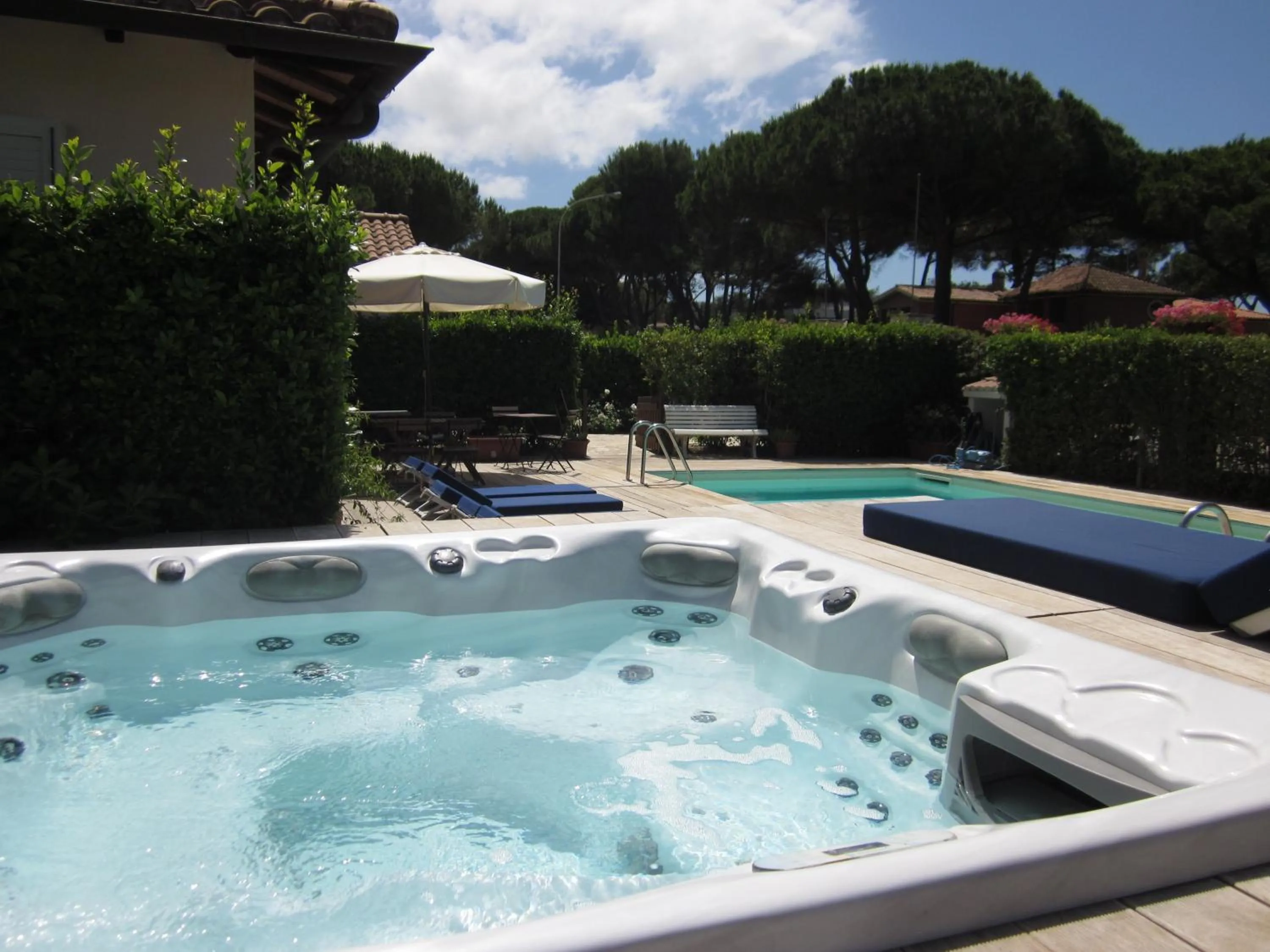 Swimming pool in Hotel Villa Smeraldo