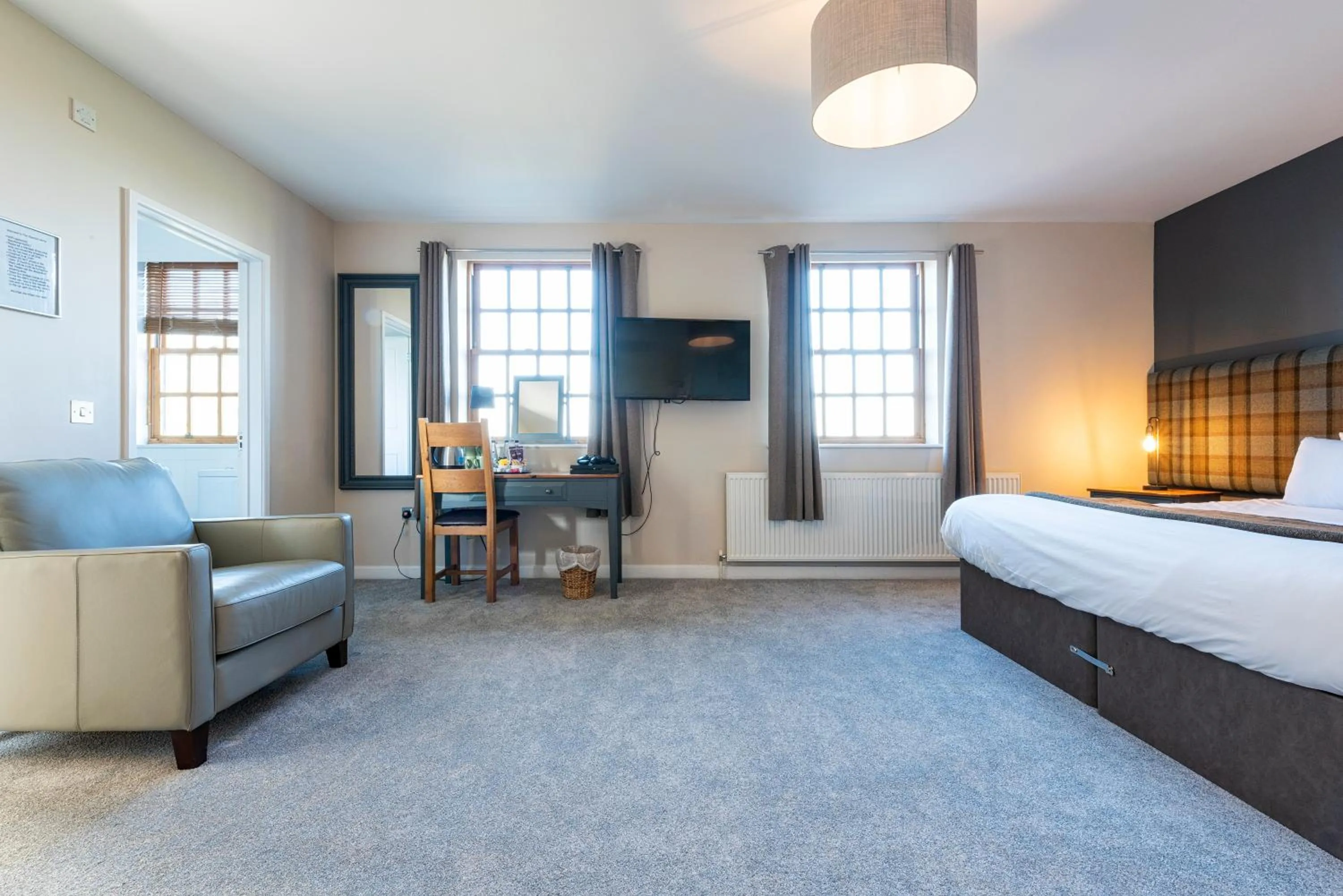 Photo of the whole room, Bed in Staunton Arms