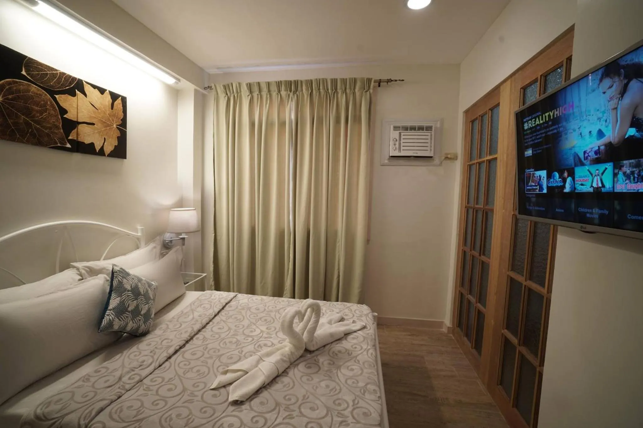 TV and multimedia, Bed in 1775 Adriatico Suites