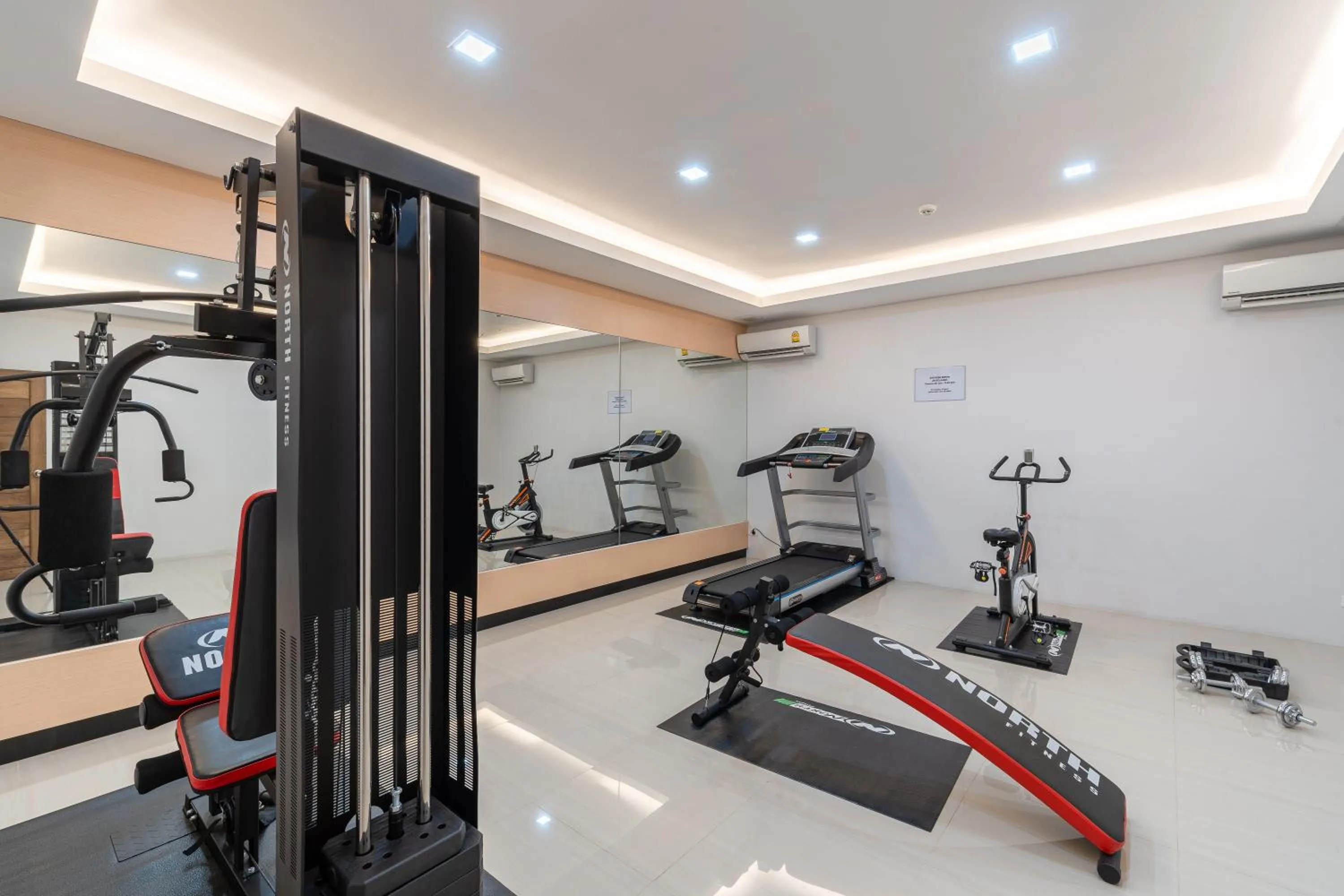 Fitness centre/facilities in LawinTa Hotel Pattaya