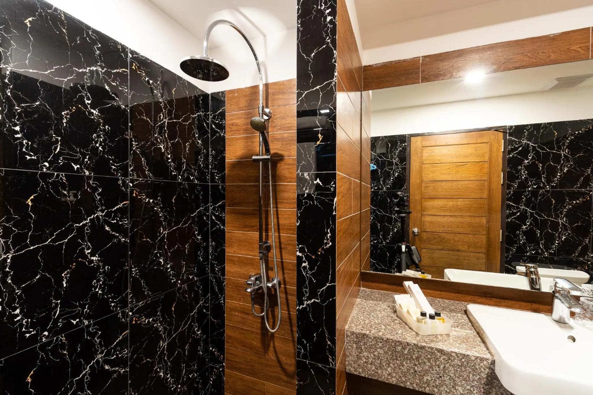 Bathroom in LawinTa Hotel Pattaya