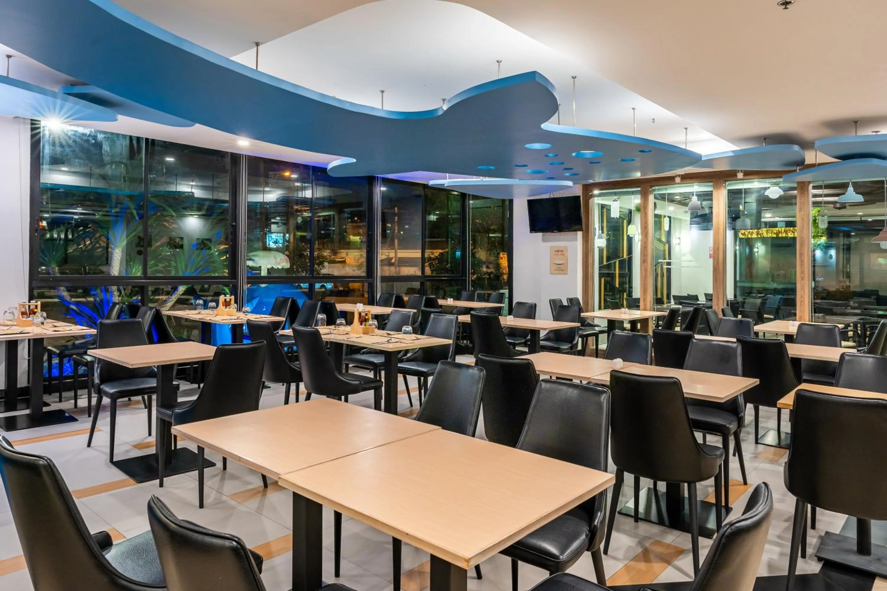 Restaurant/places to eat in LawinTa Hotel Pattaya