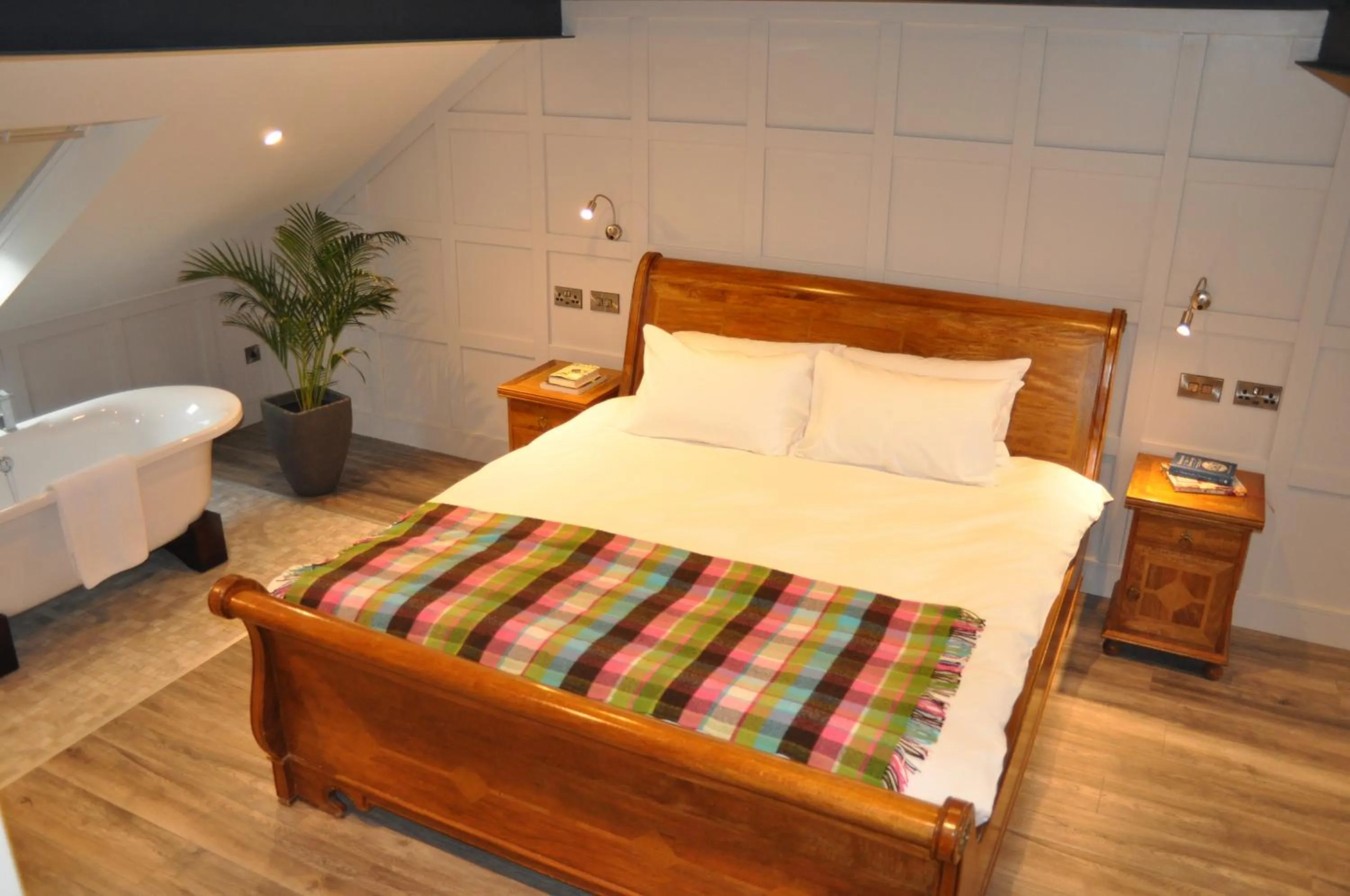 Bed in Quinlan & Cooke Boutique Townhouse and QCs Seafood Restaurant