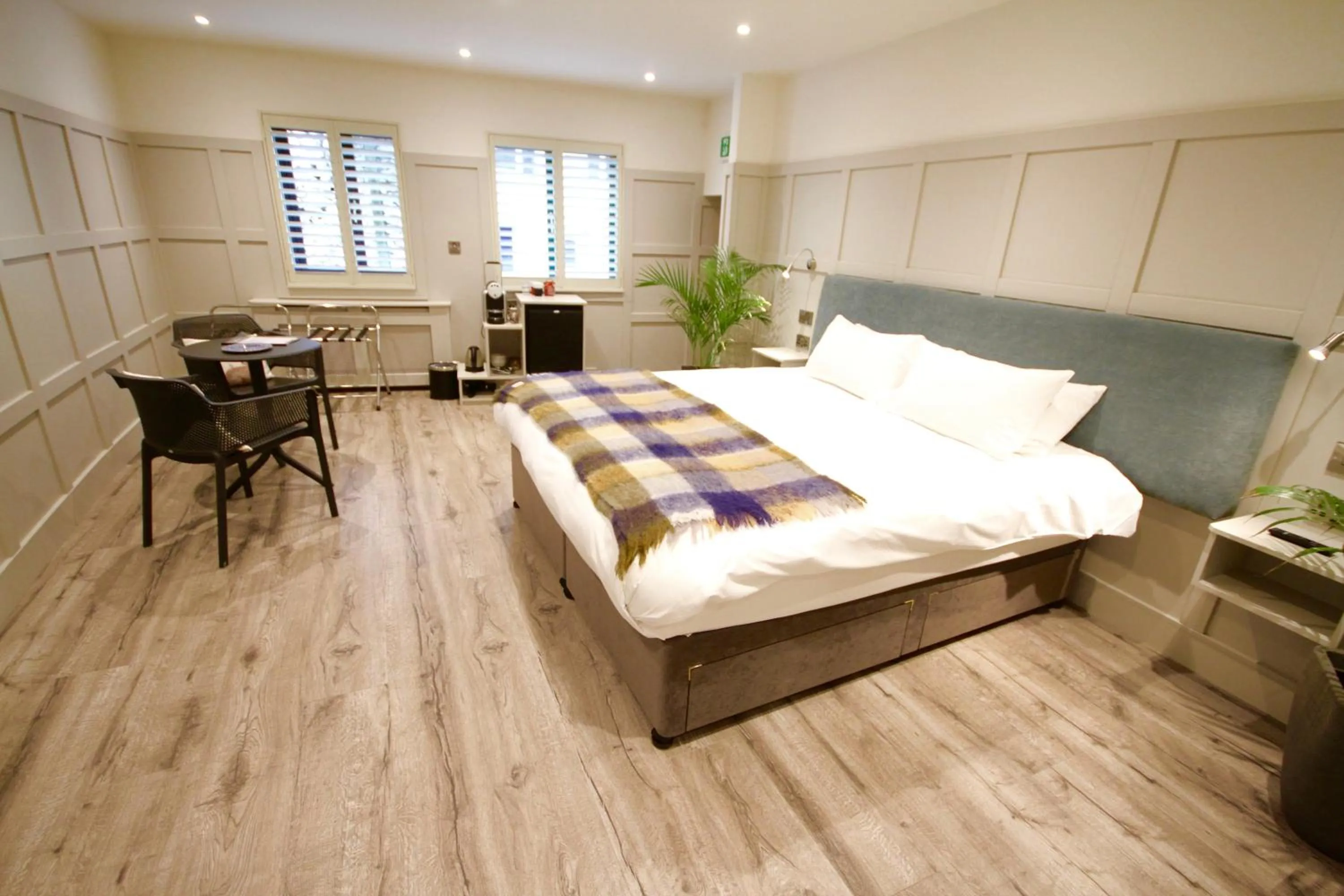Bed in Quinlan & Cooke Boutique Townhouse and QCs Seafood Restaurant