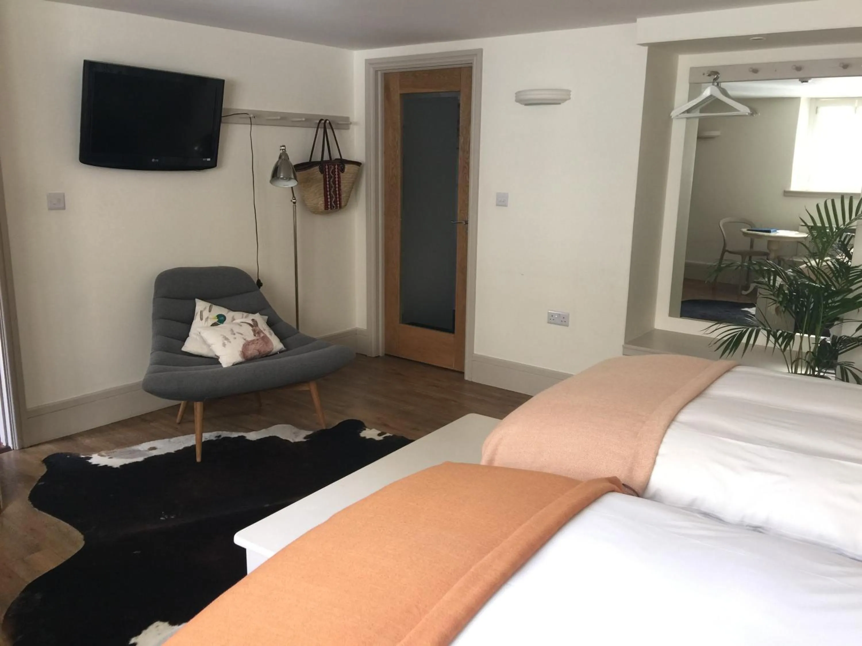 Bedroom, Bed in Quinlan & Cooke Boutique Townhouse and QCs Seafood Restaurant