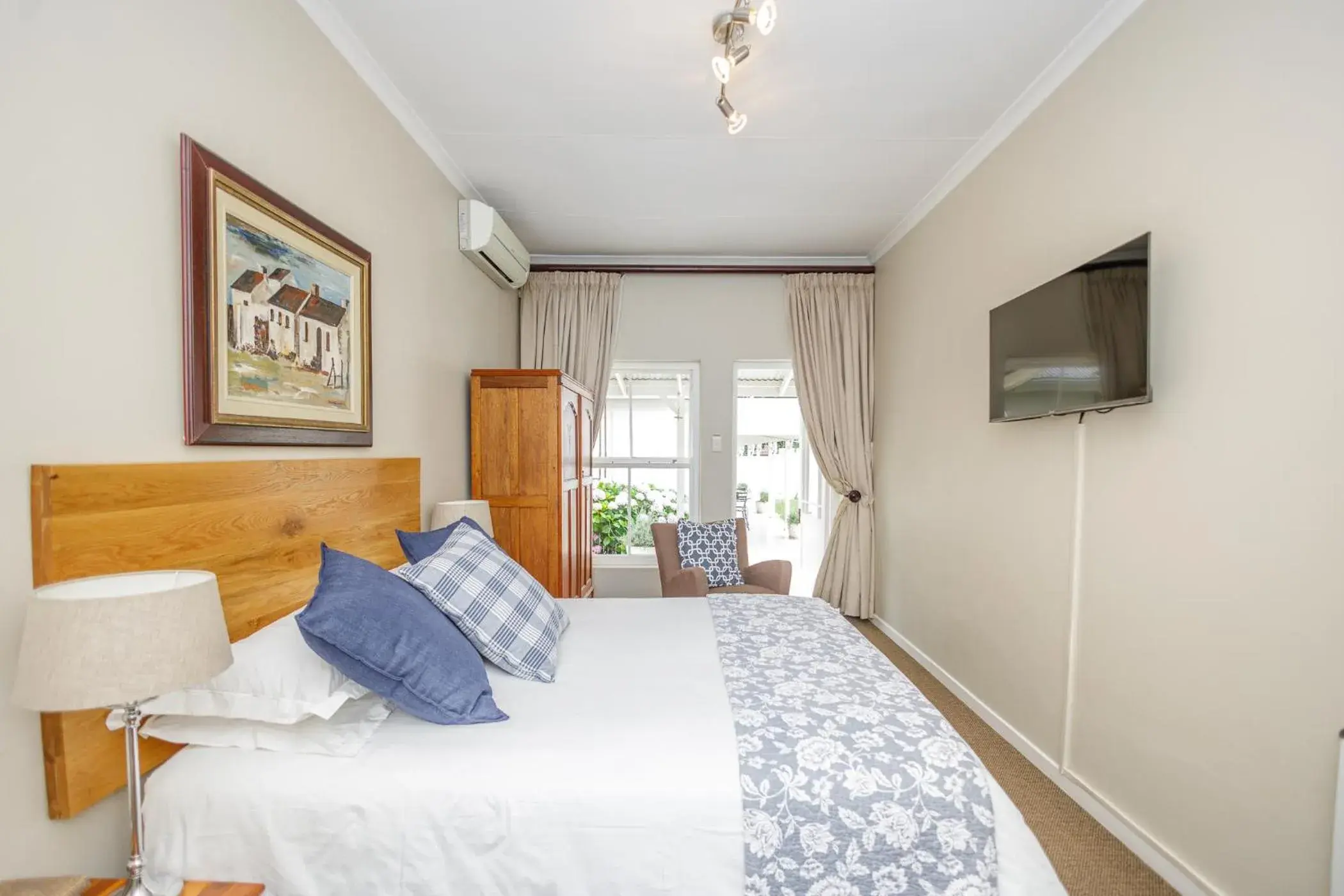 Deluxe Double Room with Shower in The Ashford Deluxe Double Room with Shower in The Ashford