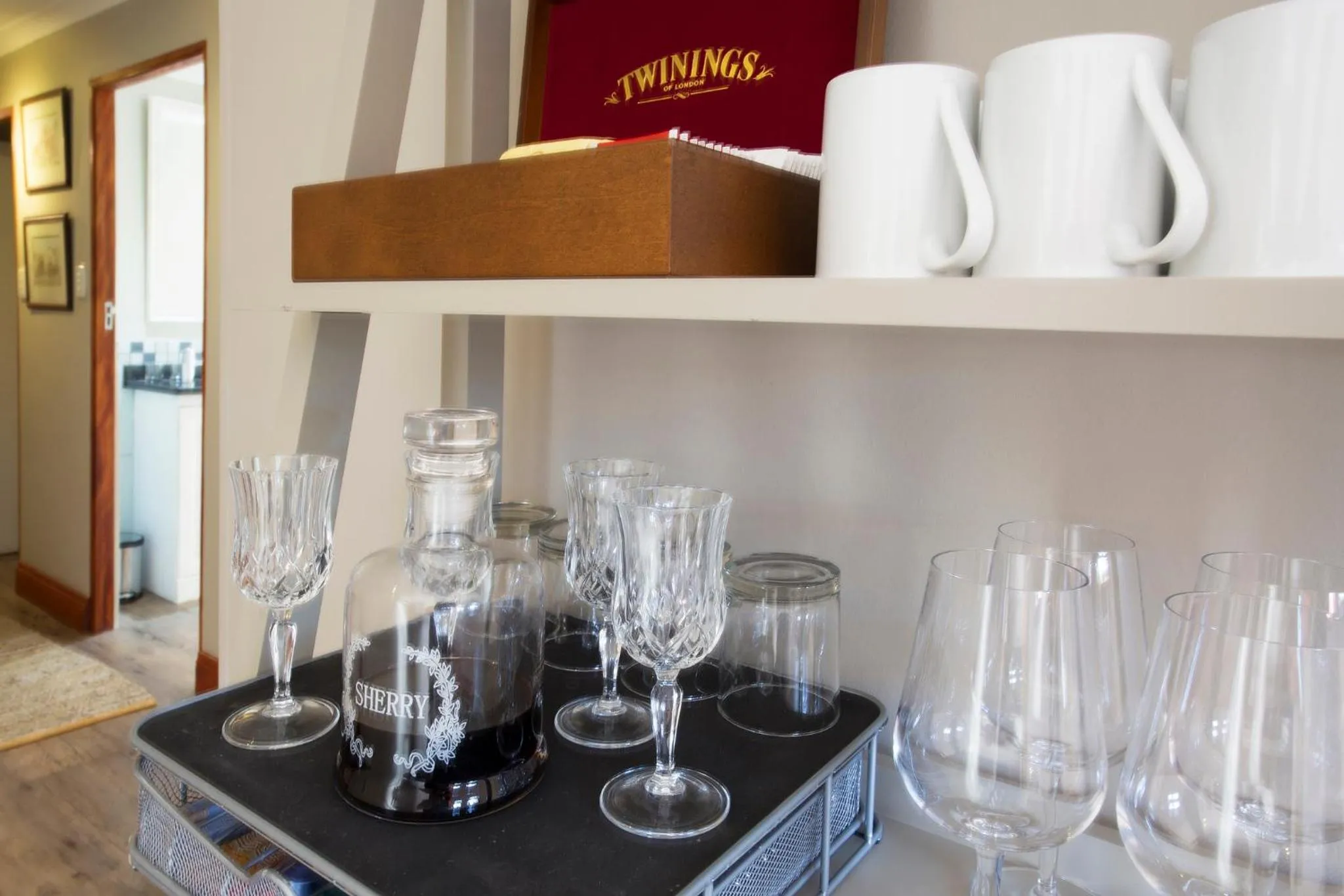 Coffee/tea facilities in The Browns' Luxury Suites & Cottage