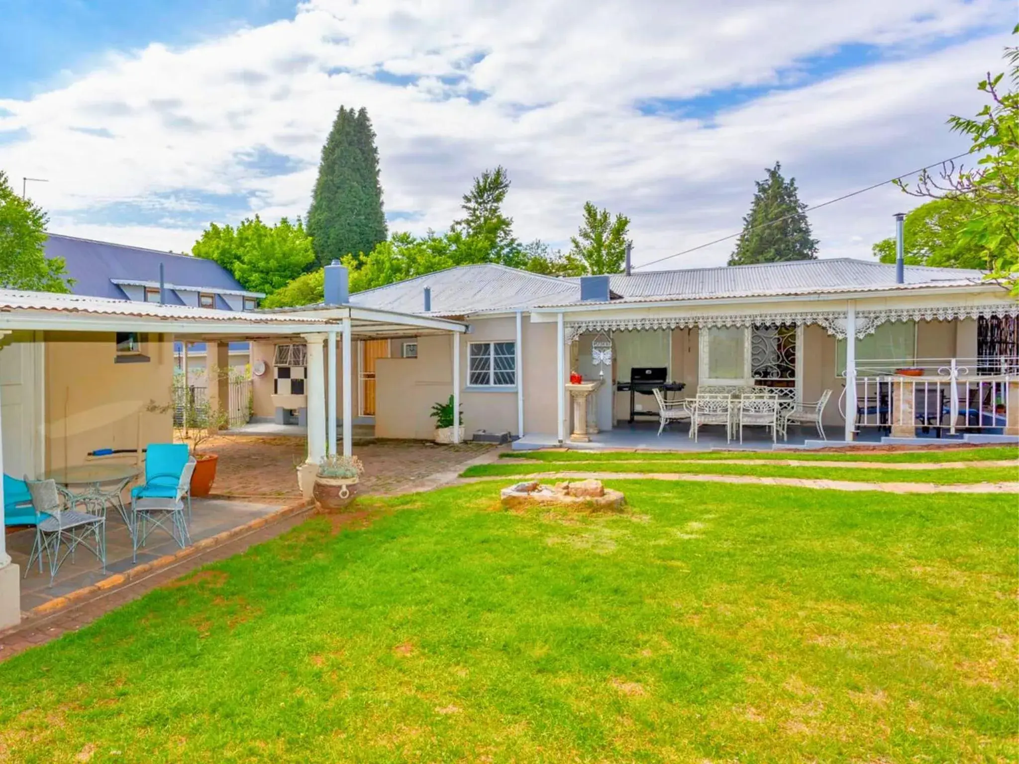 Three-Bedroom Vacation Home in The Browns' Luxury Suites & Cottage Three-Bedroom Vacation Home in The Browns' Luxury Suites & Cottage