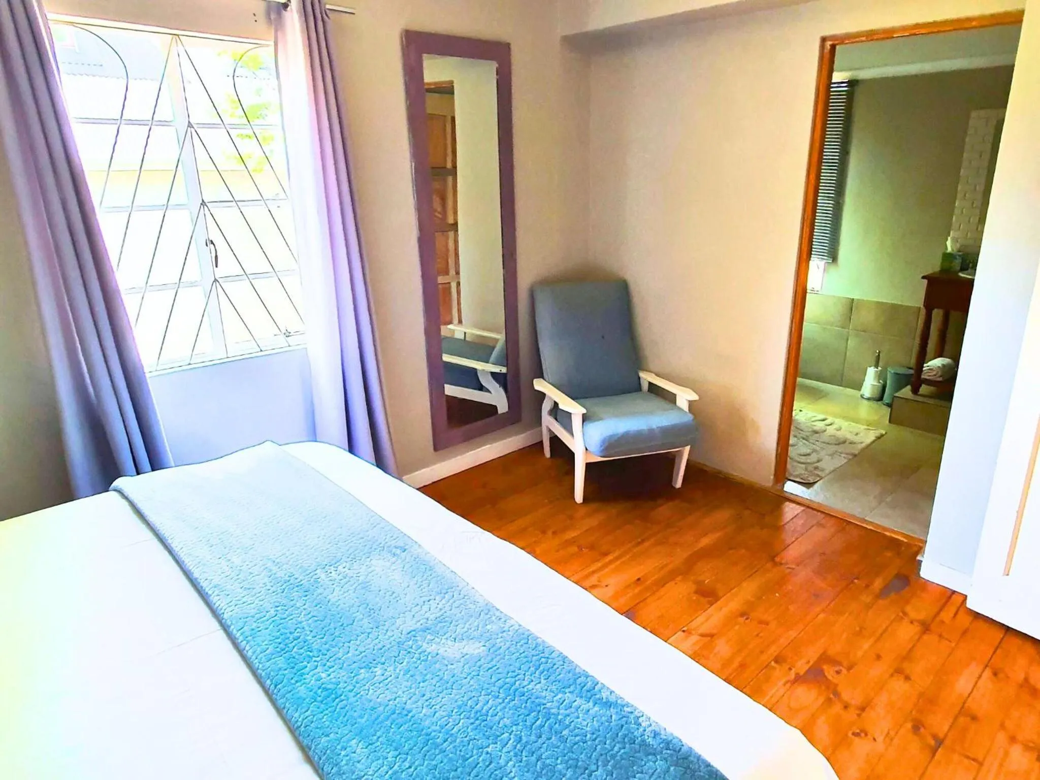 Bed in The Browns' Luxury Suites & Cottage