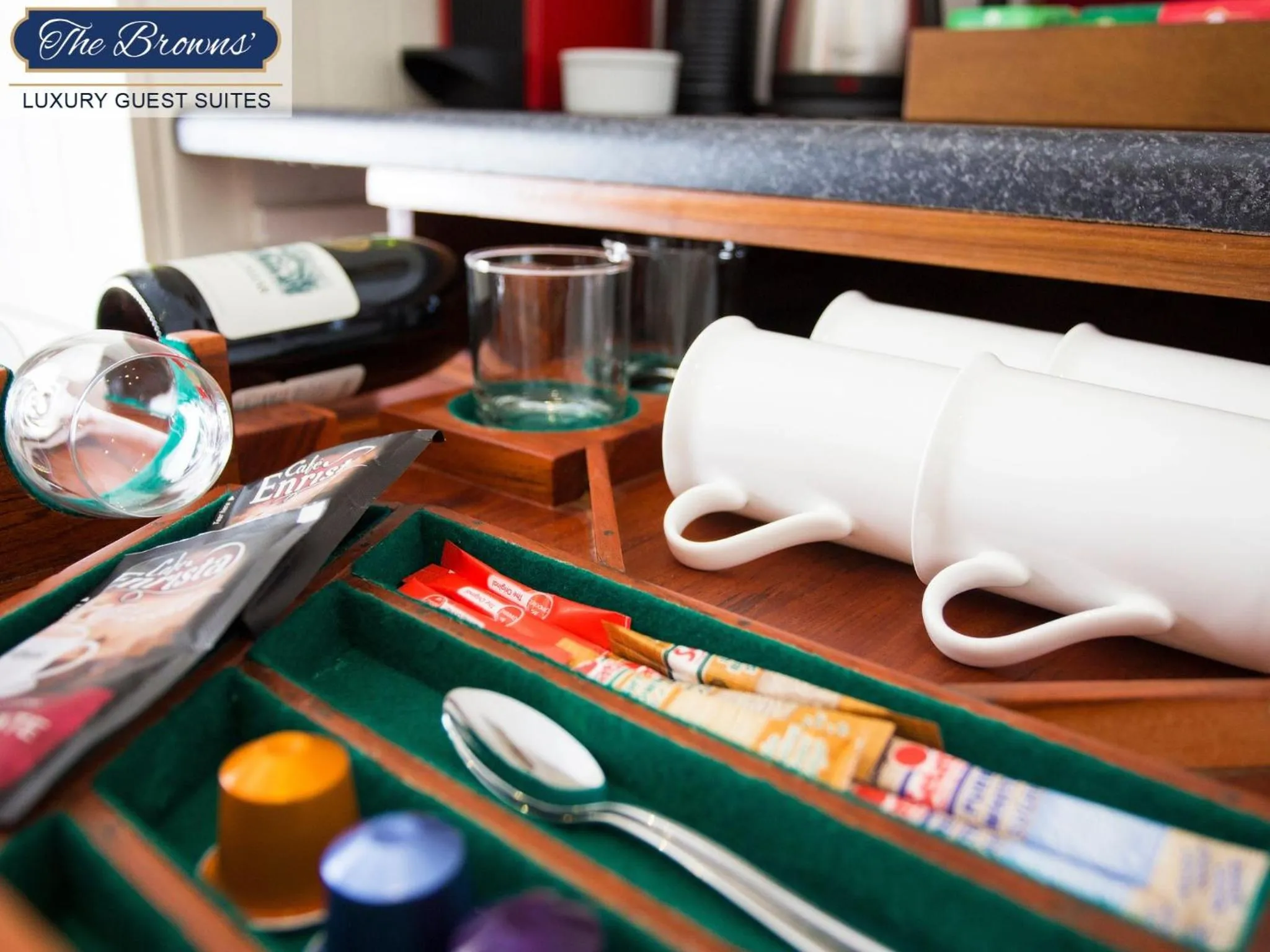 Coffee/tea facilities in The Browns' Luxury Suites & Cottage