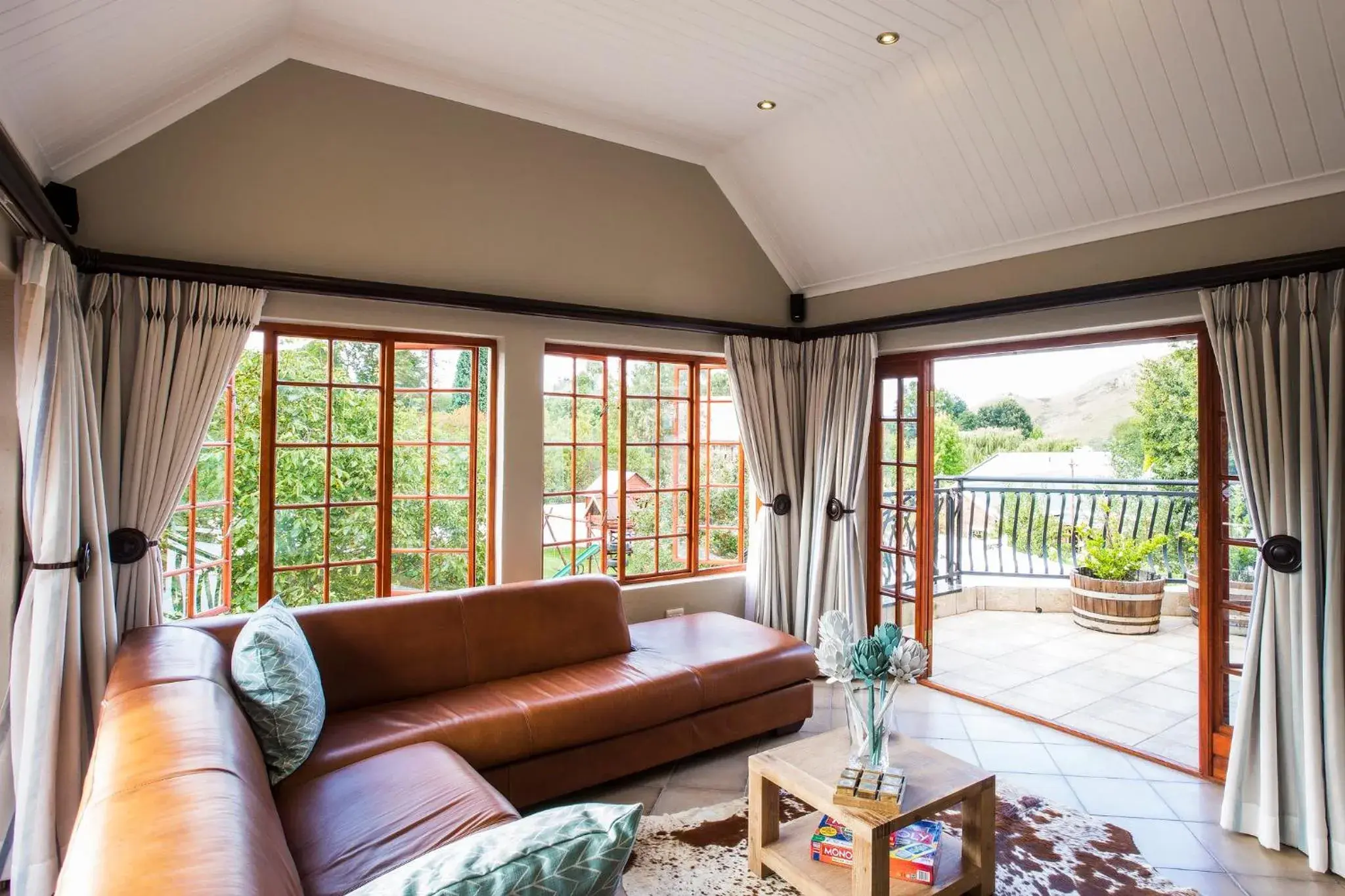 Two-Bedroom Suite in The Browns' Luxury Suites & Cottage Two-Bedroom Suite in The Browns' Luxury Suites & Cottage