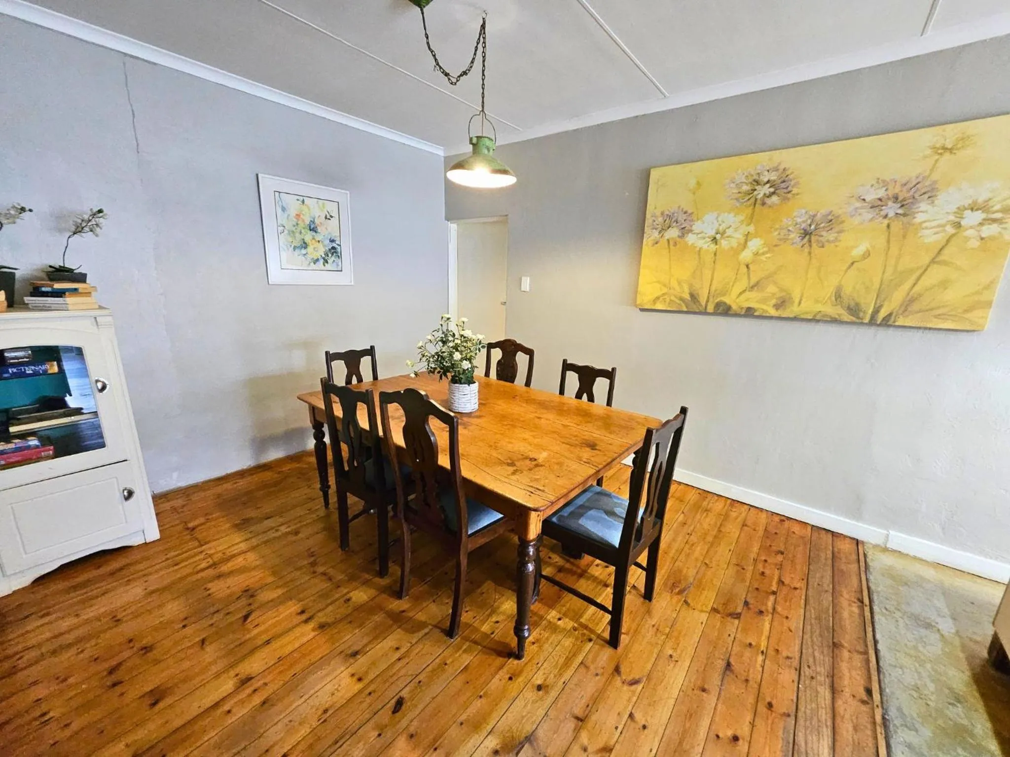 Dining area in The Browns' Luxury Suites & Cottage