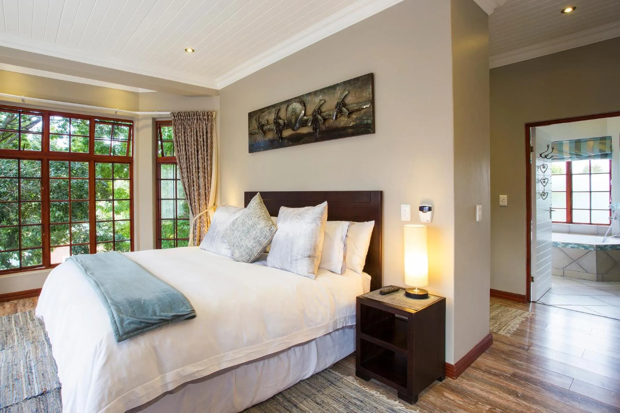 Photo of the whole room, Bed in The Browns' Luxury Suites & Cottage